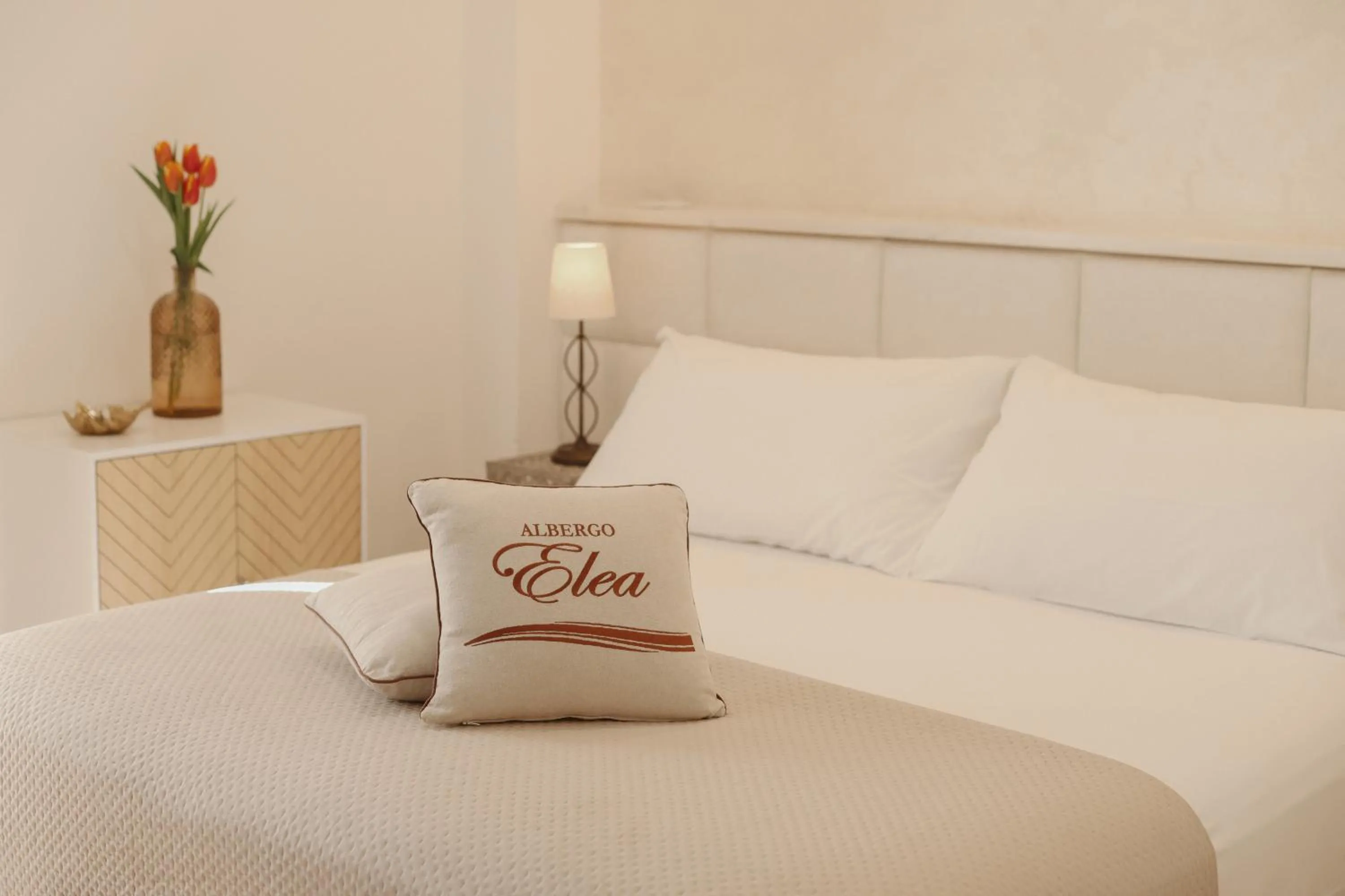Bed in Albergo Elea