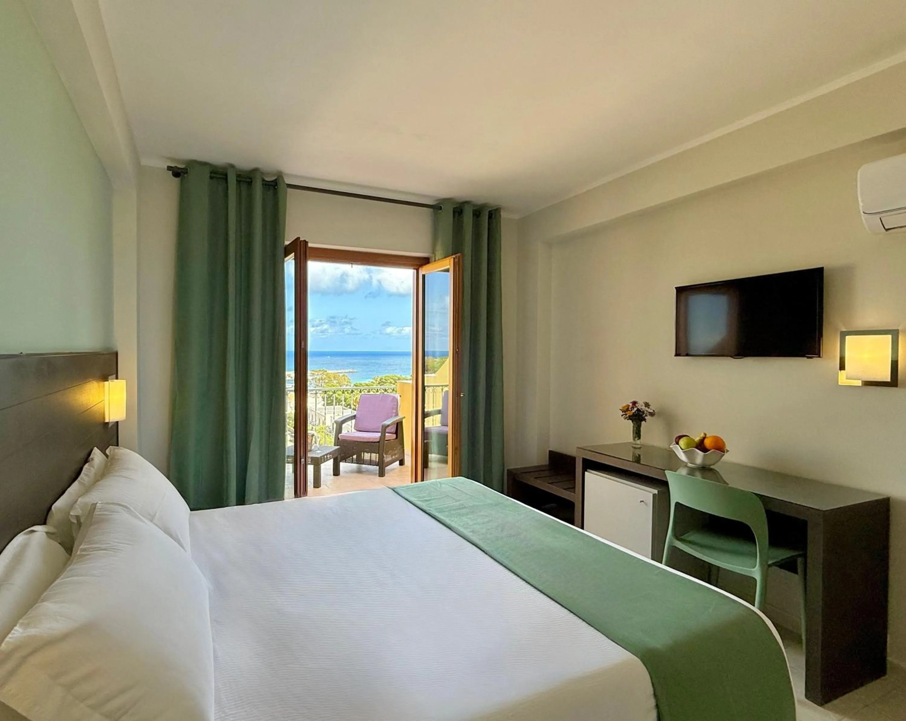 Photo of the whole room, Bed in Hotel Panoramic