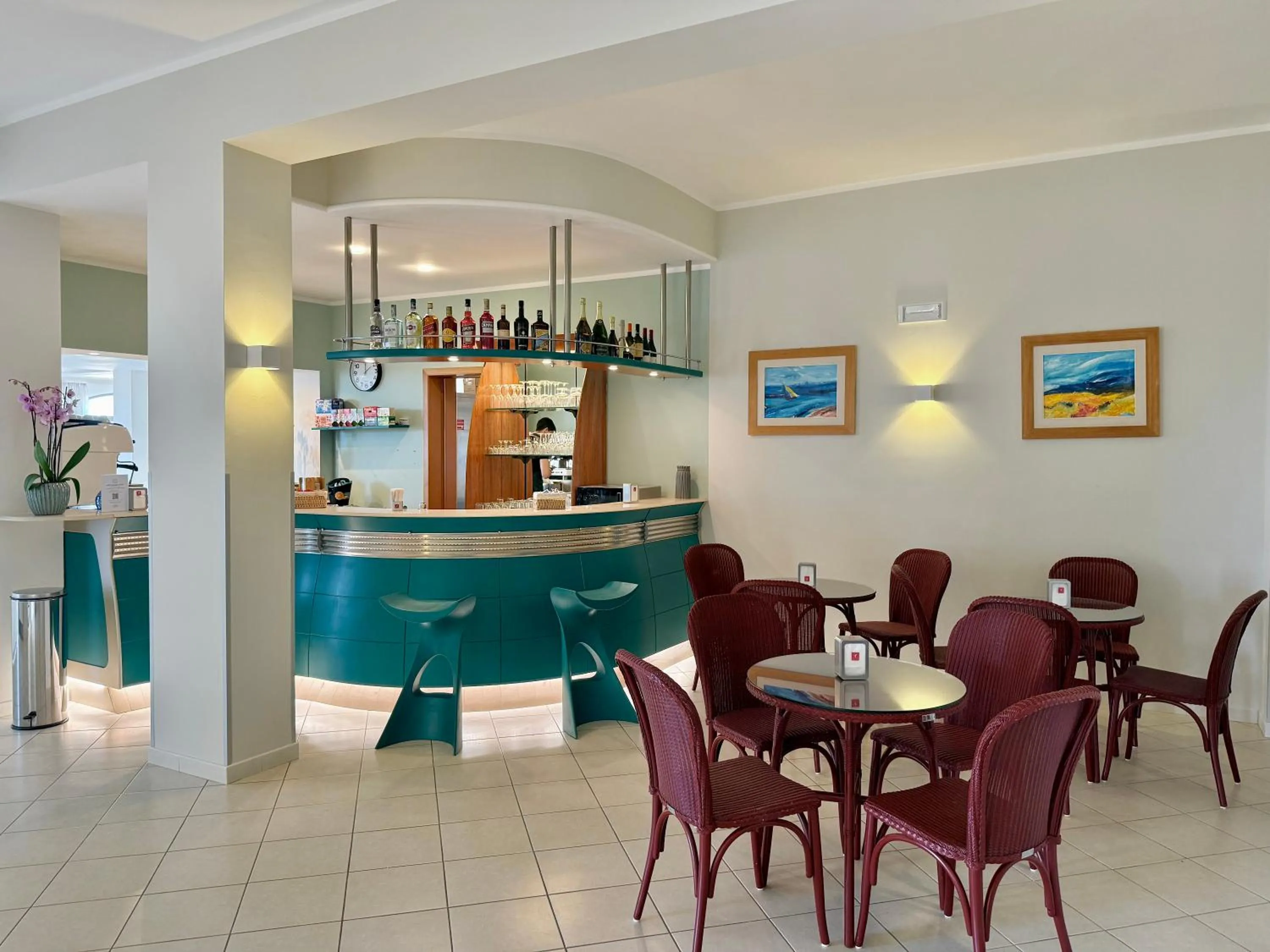 Restaurant/places to eat in Hotel Panoramic