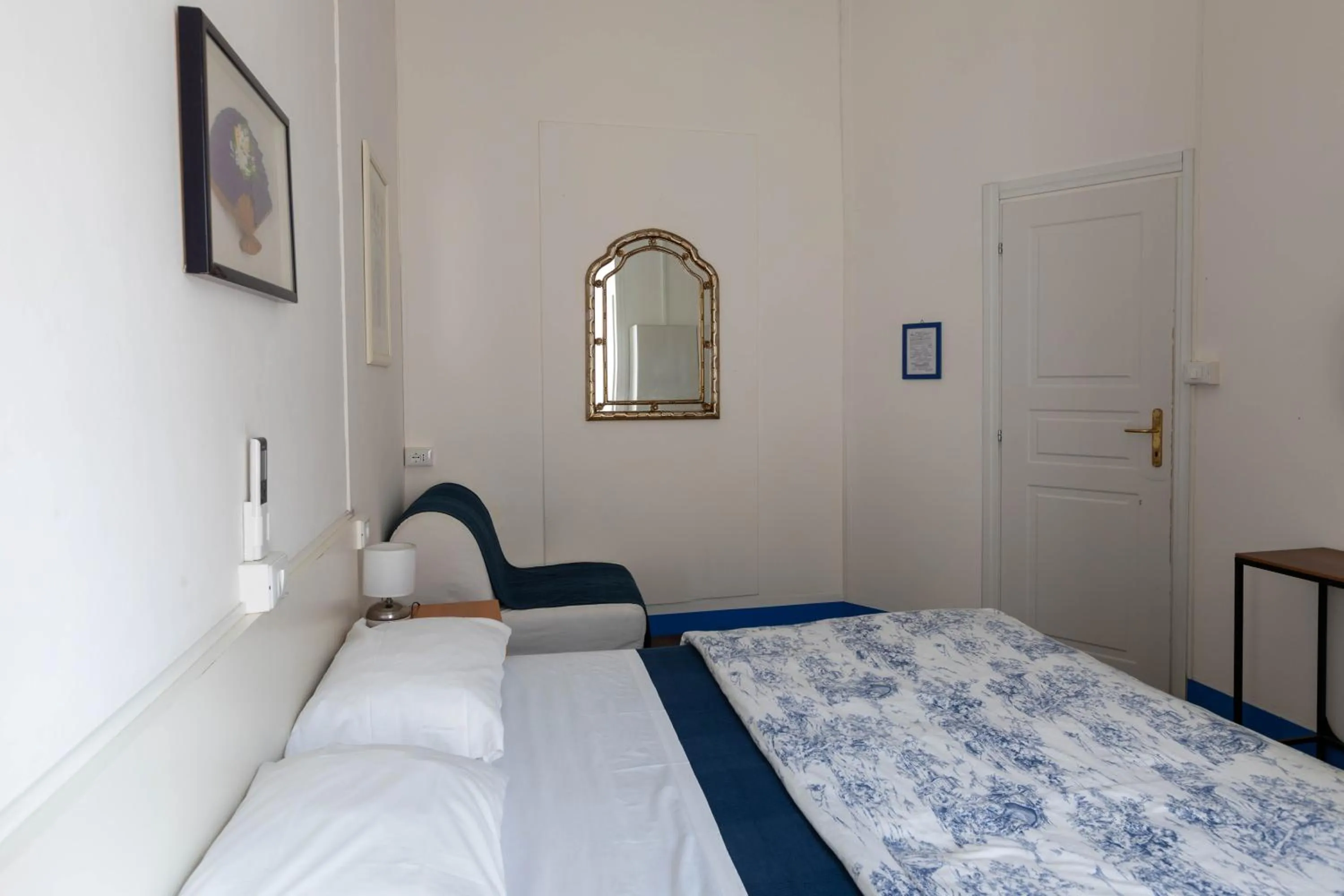 Photo of the whole room, Bed in Olympia Hotel