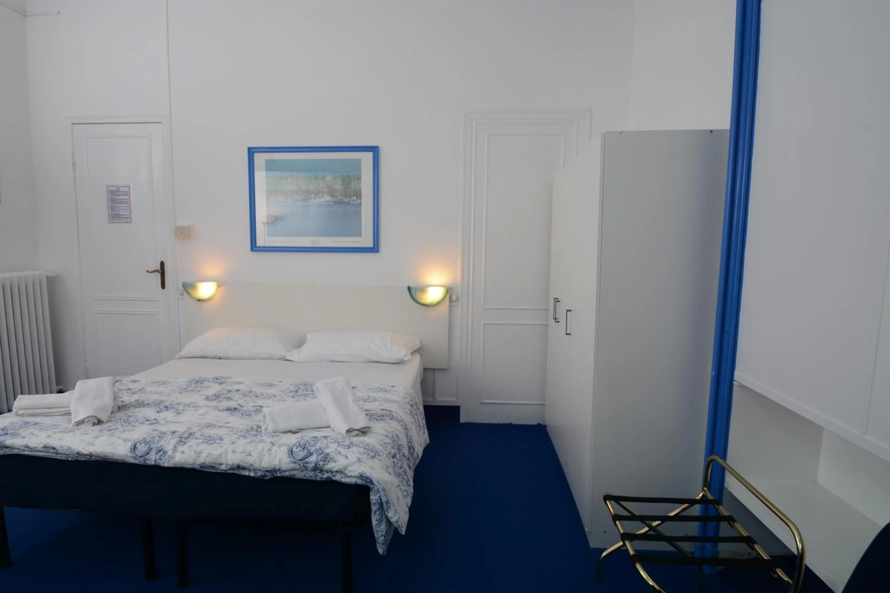 Photo of the whole room, Bed in Olympia Hotel