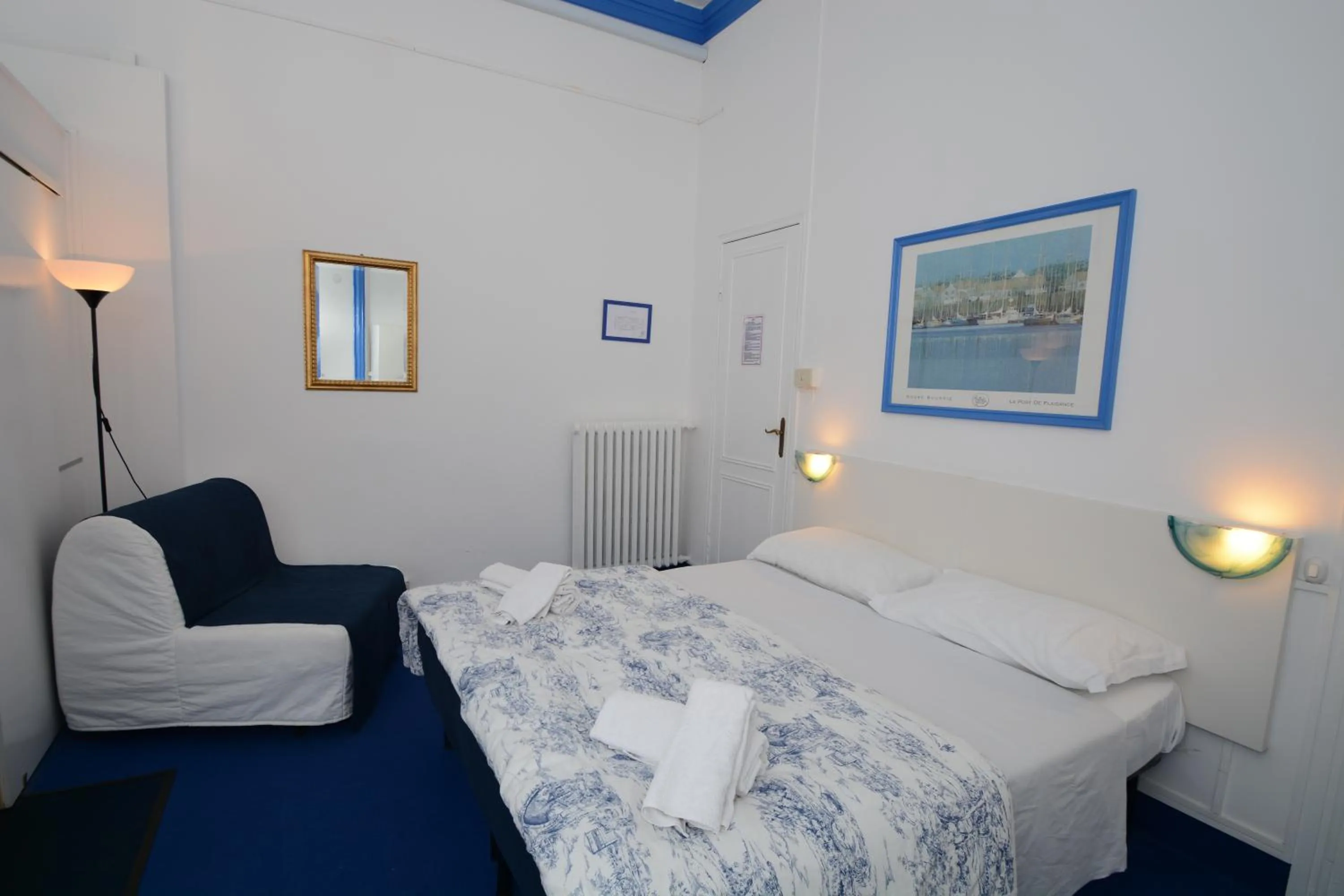 Photo of the whole room, Bed in Olympia Hotel