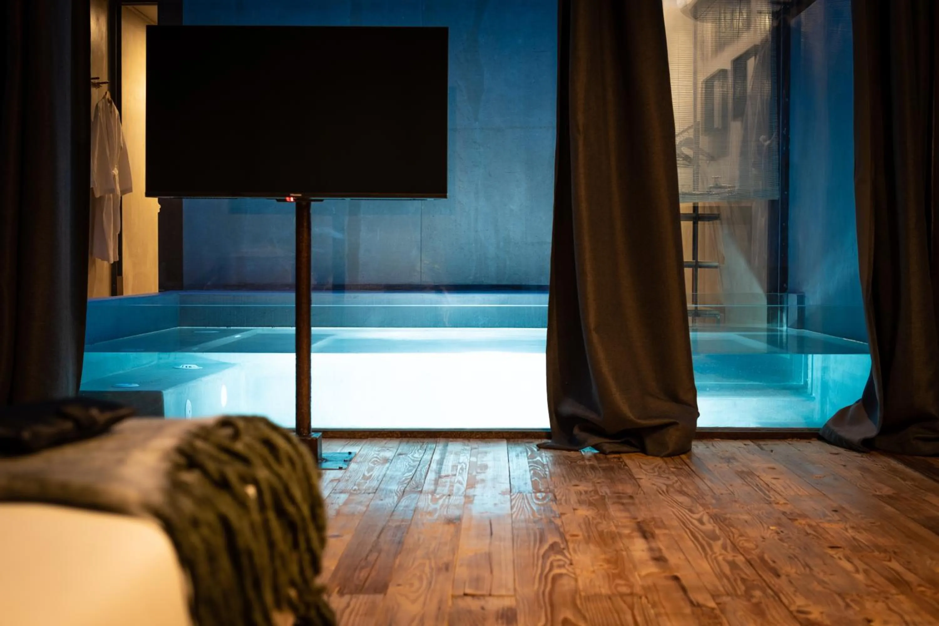 Swimming pool, Bed in Rio do Prado