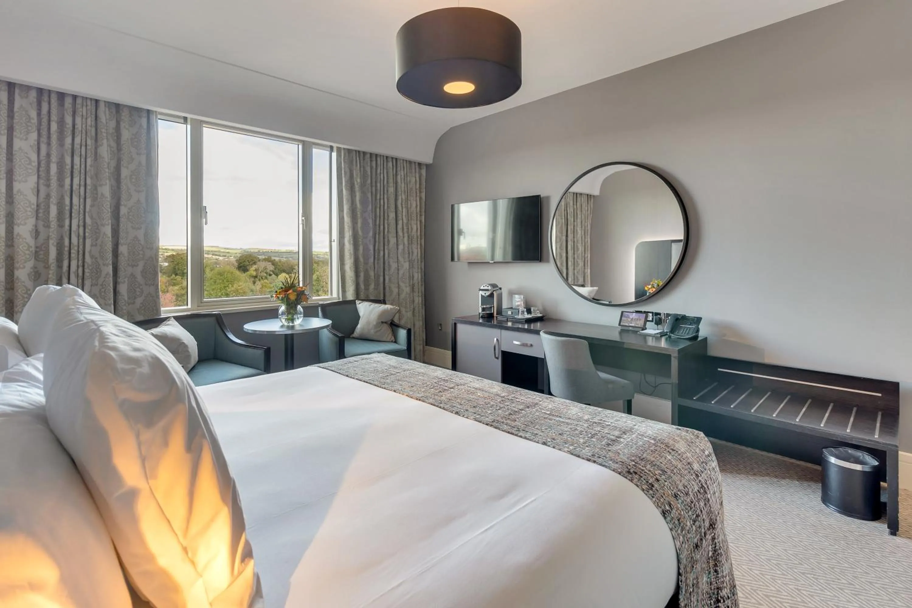 Bedroom, Bed in Fota Island Hotel and Spa