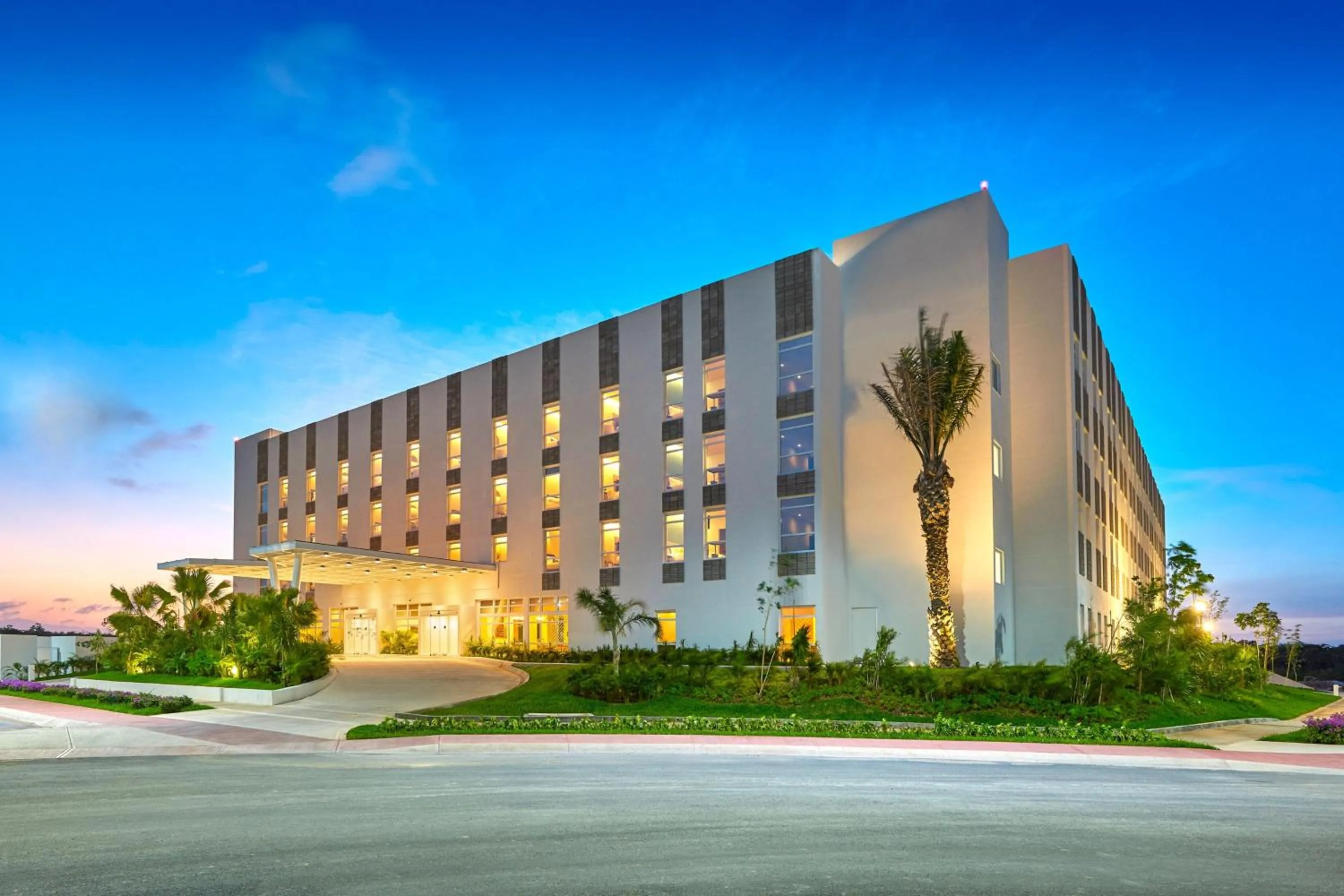 Property building in City Express Plus by Marriott Cancun Aeropuerto Riviera