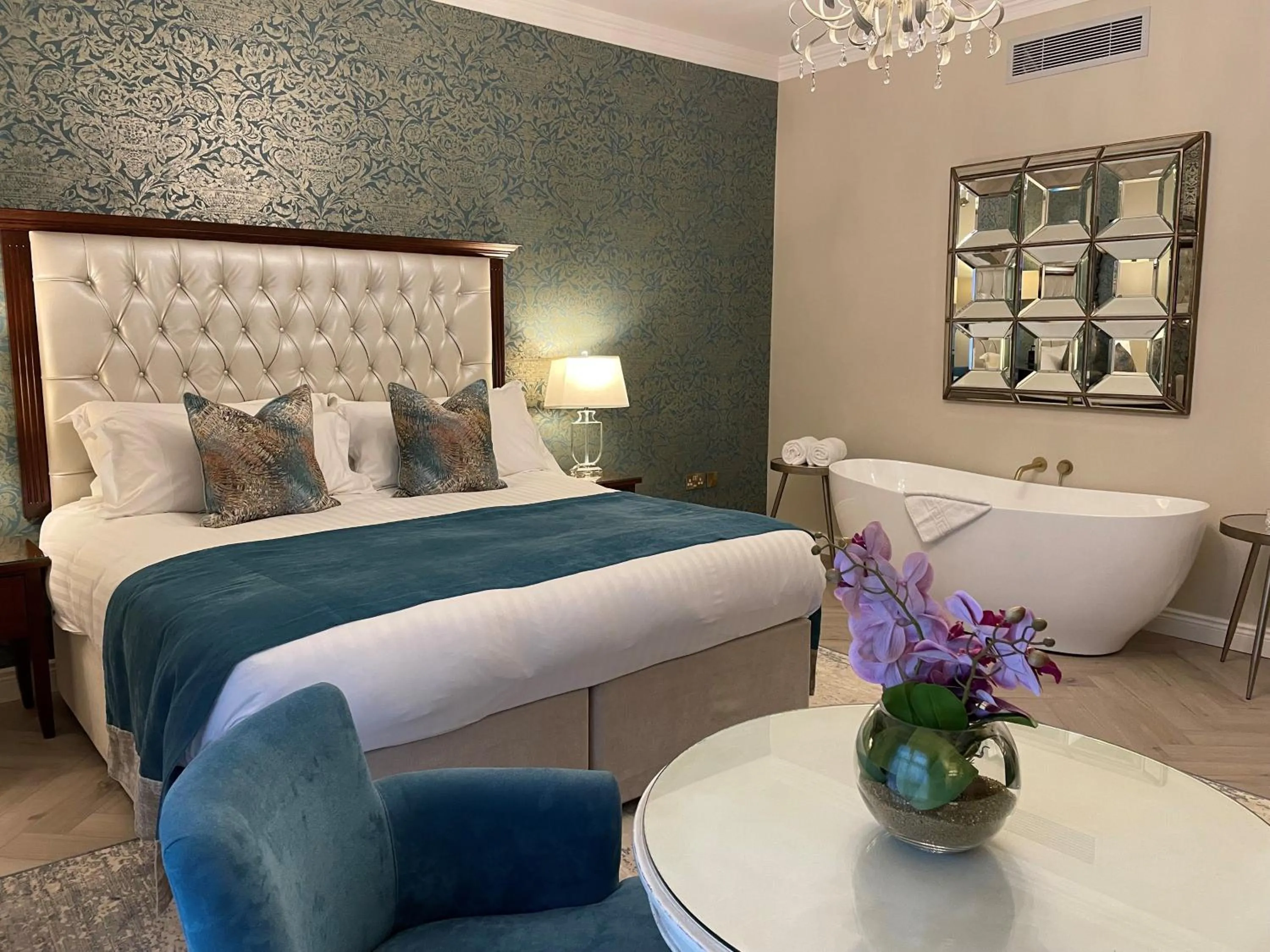 Bedroom, Bed in Clanard Court Hotel