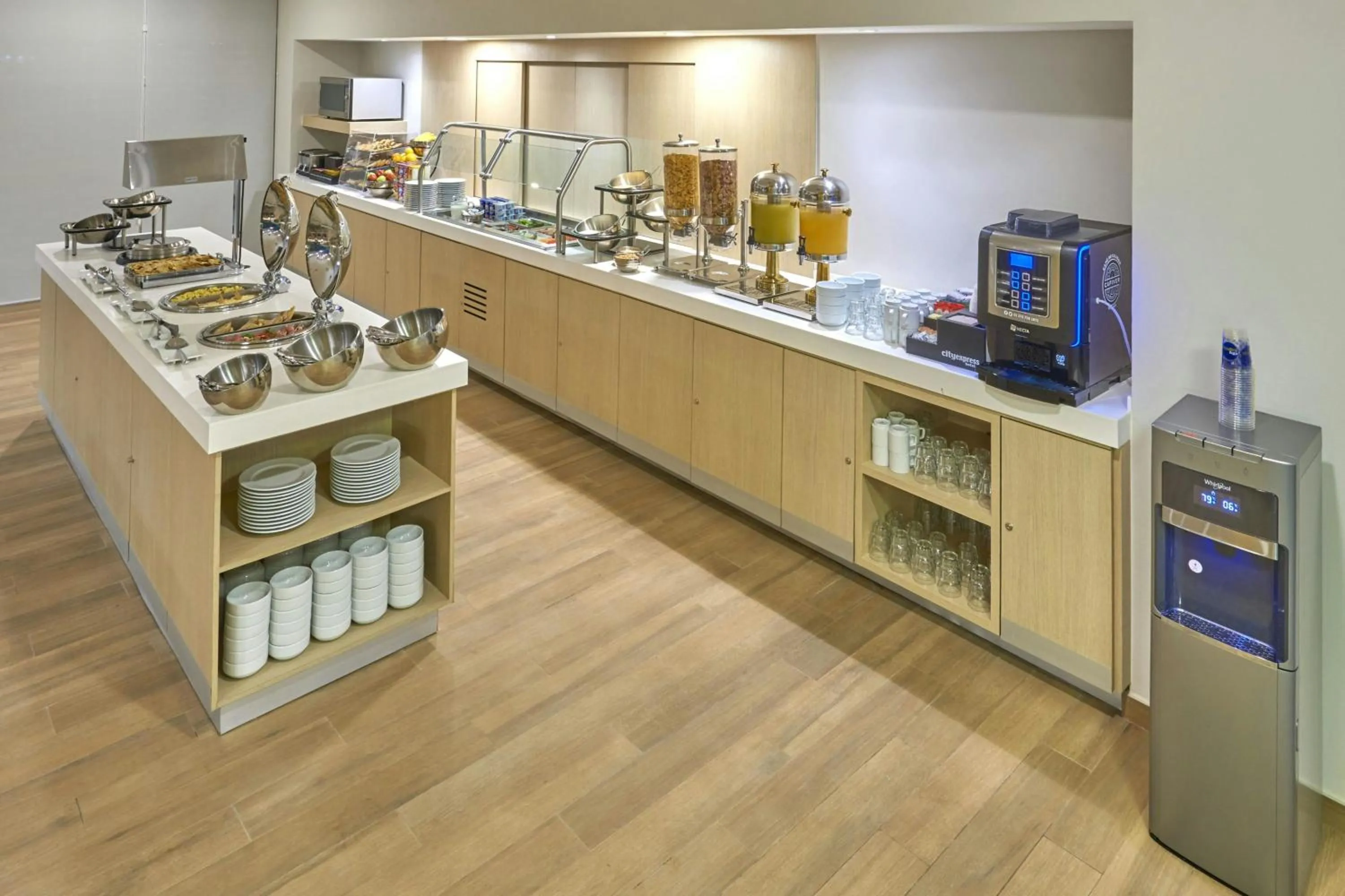 Breakfast in City Express Suites by Marriott Cancún Aeropuerto