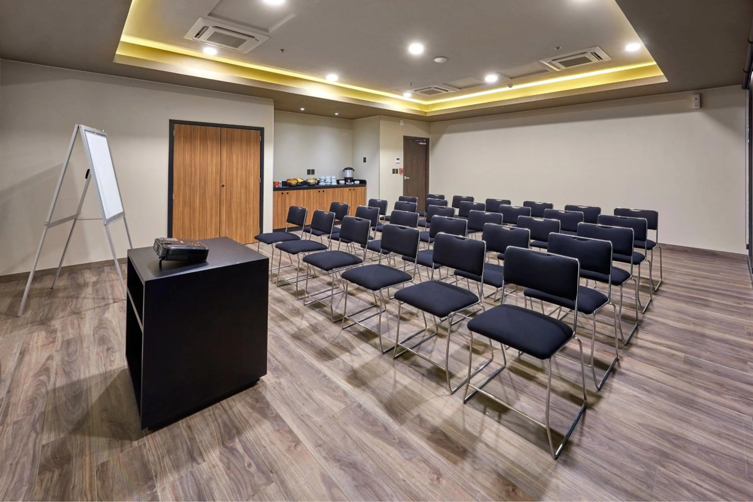 Meeting/conference room in City Express Plus by Marriott Ciudad de Mexico Interlomas