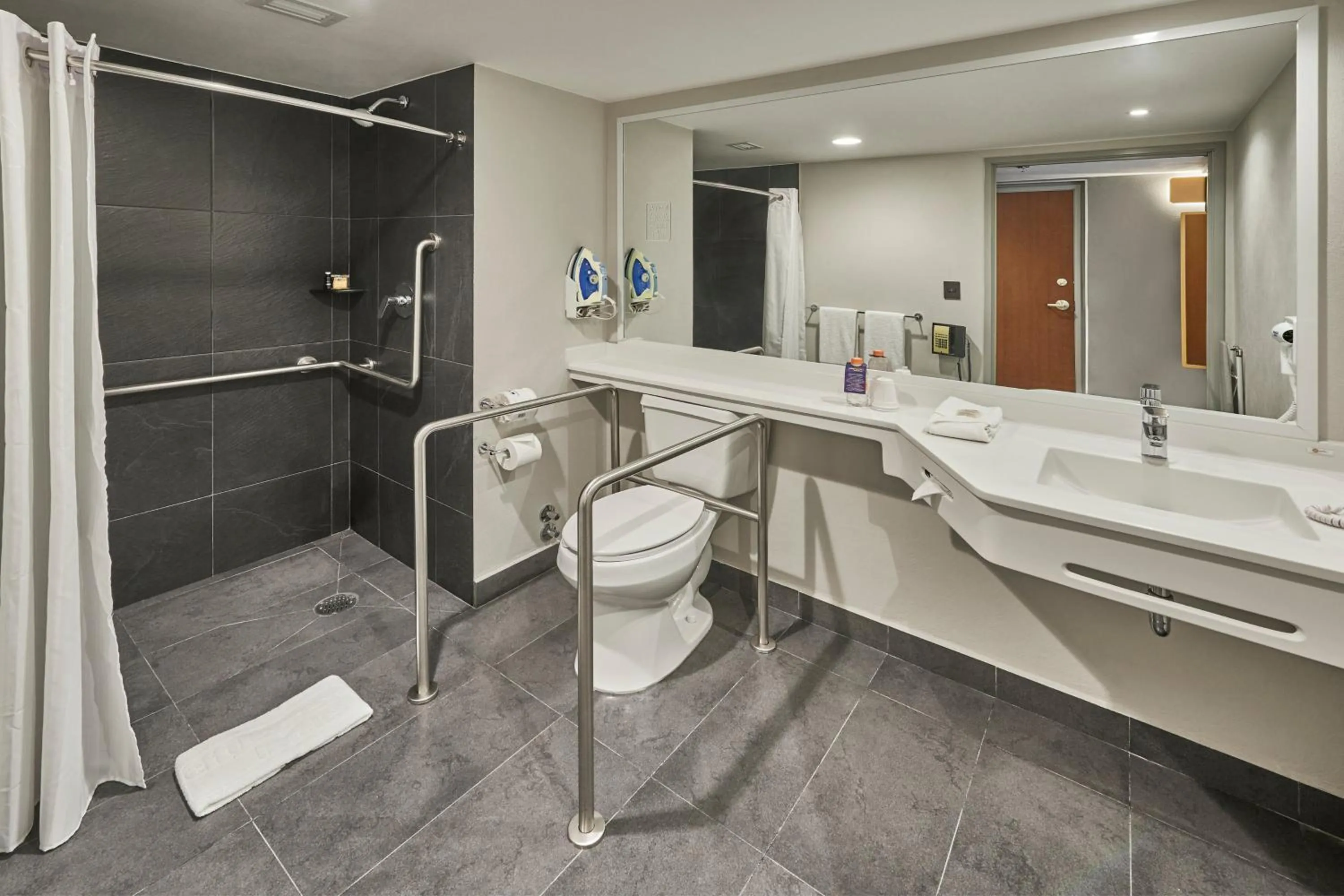 Bathroom in City Express Plus by Marriott Ciudad de Mexico Interlomas