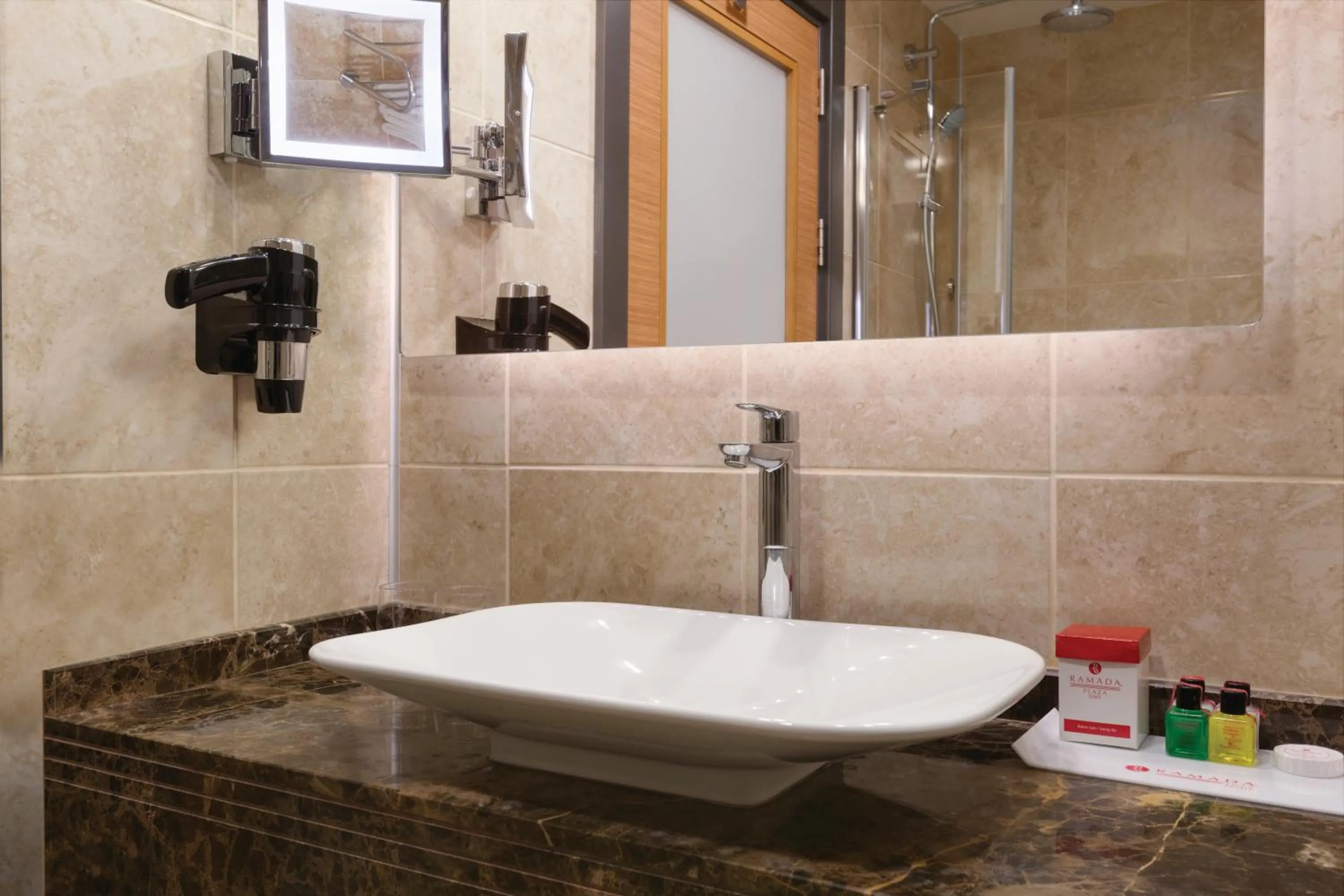 Shower in Ramada Plaza By Wyndham Izmit