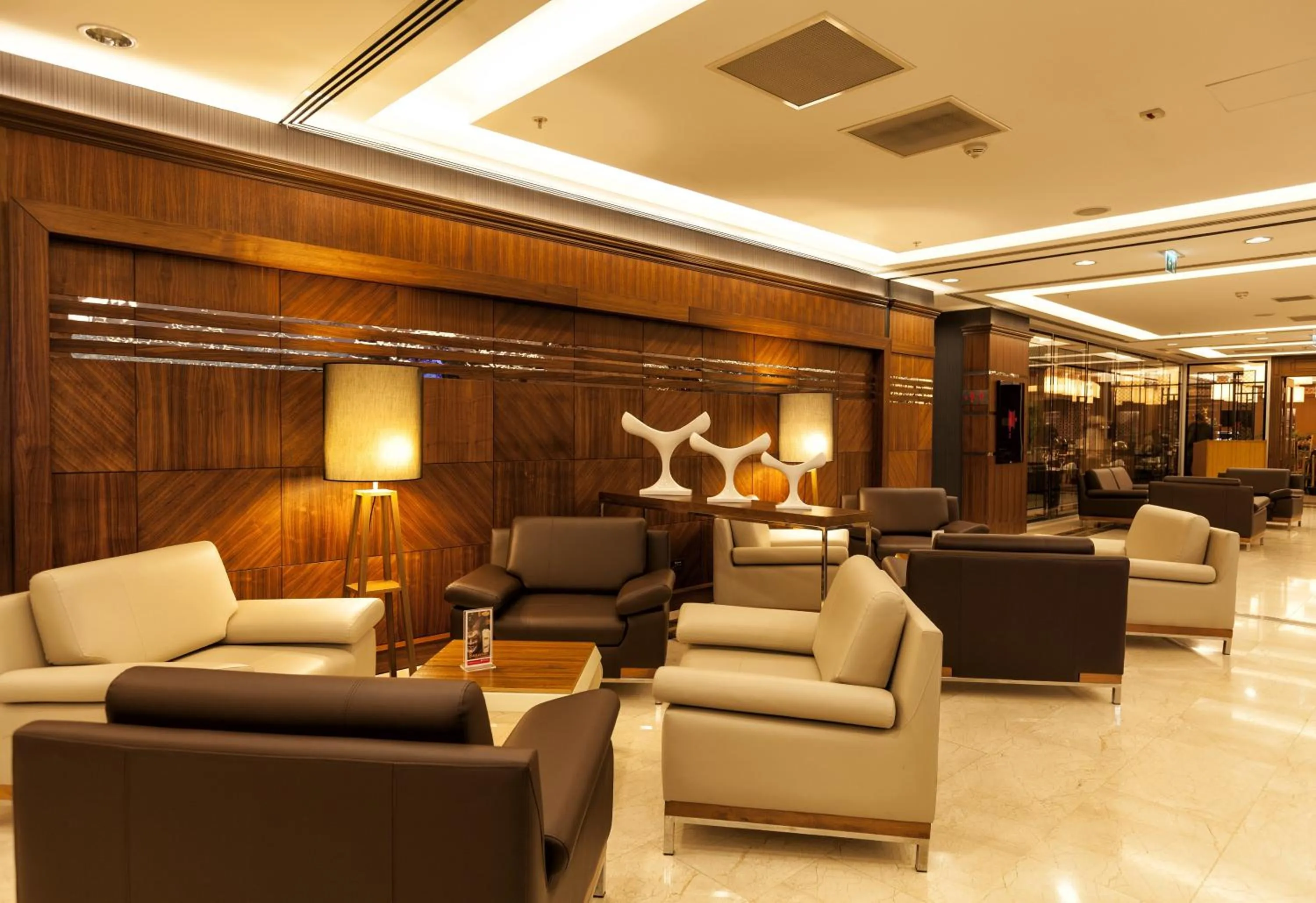 Lobby or reception in Ramada Plaza By Wyndham Izmit
