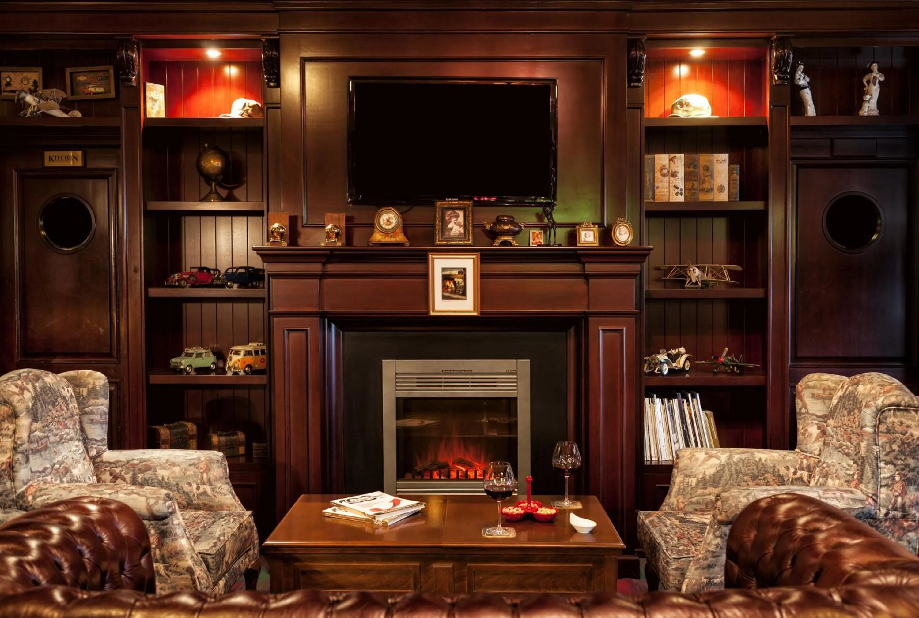 Lounge or bar in Ramada Plaza By Wyndham Izmit