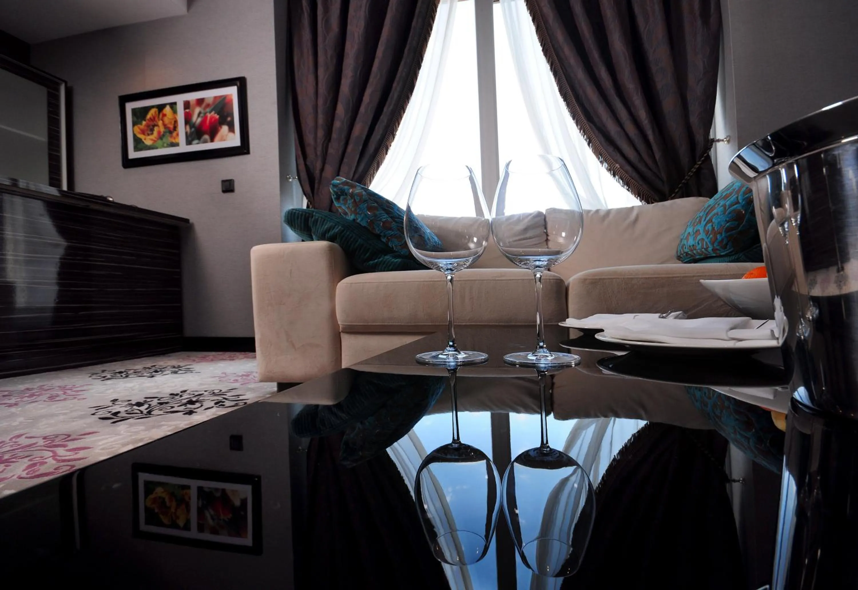 Living room in Ramada Plaza By Wyndham Izmit