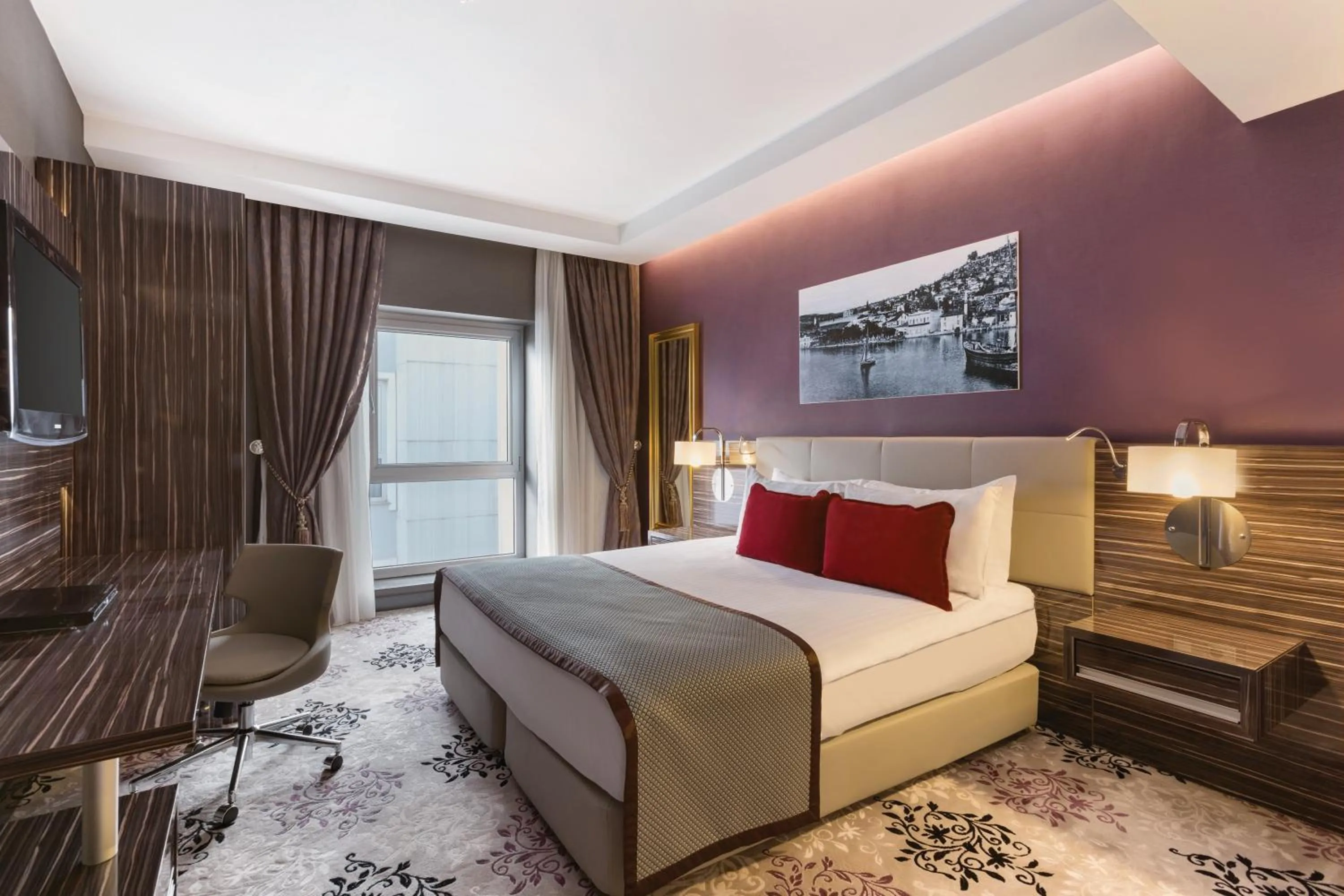 Photo of the whole room, Bed in Ramada Plaza By Wyndham Izmit