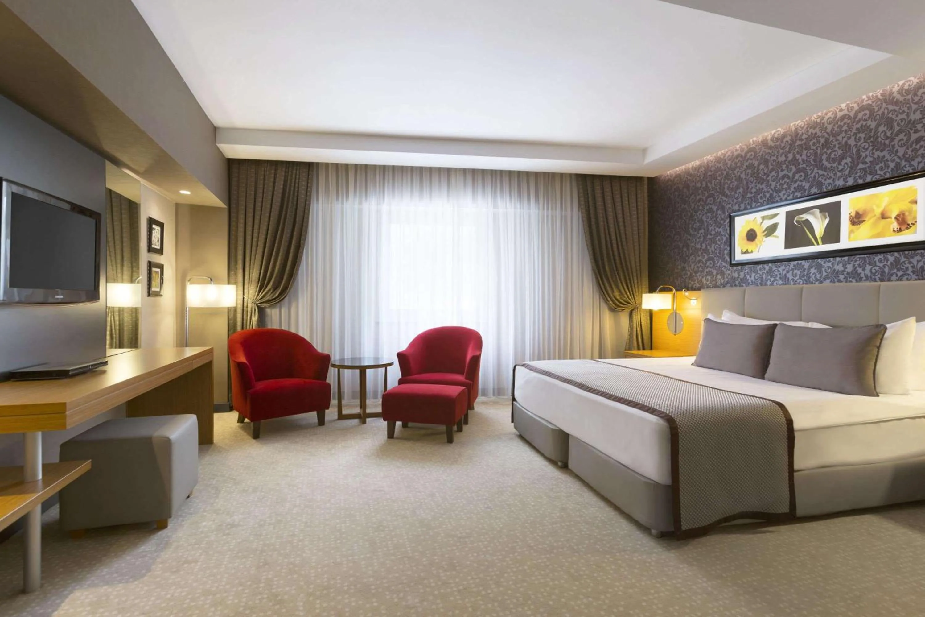 Photo of the whole room, Bed in Ramada Plaza By Wyndham Izmit