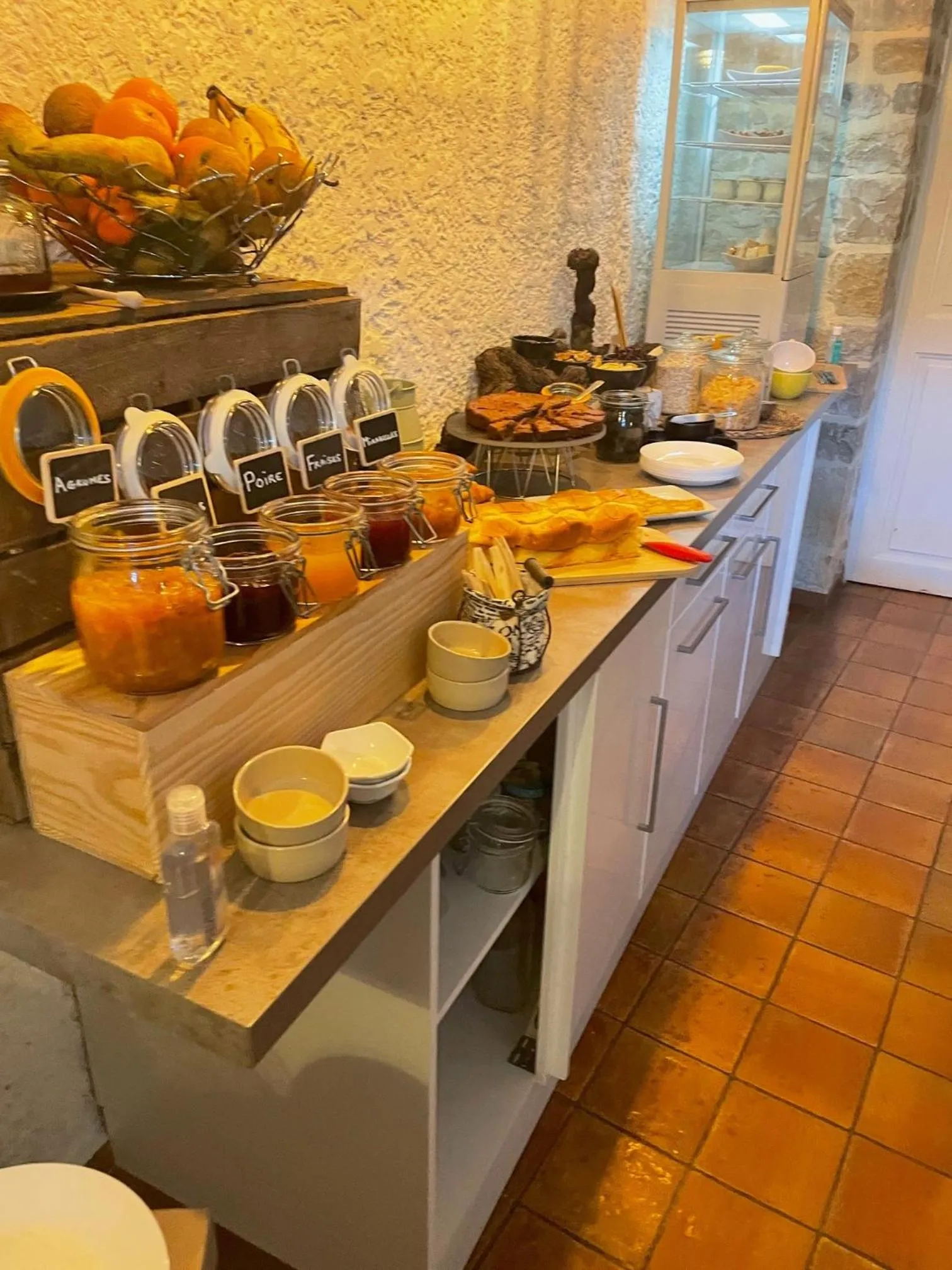 Buffet breakfast in Hôtel La Bastide de Vaison