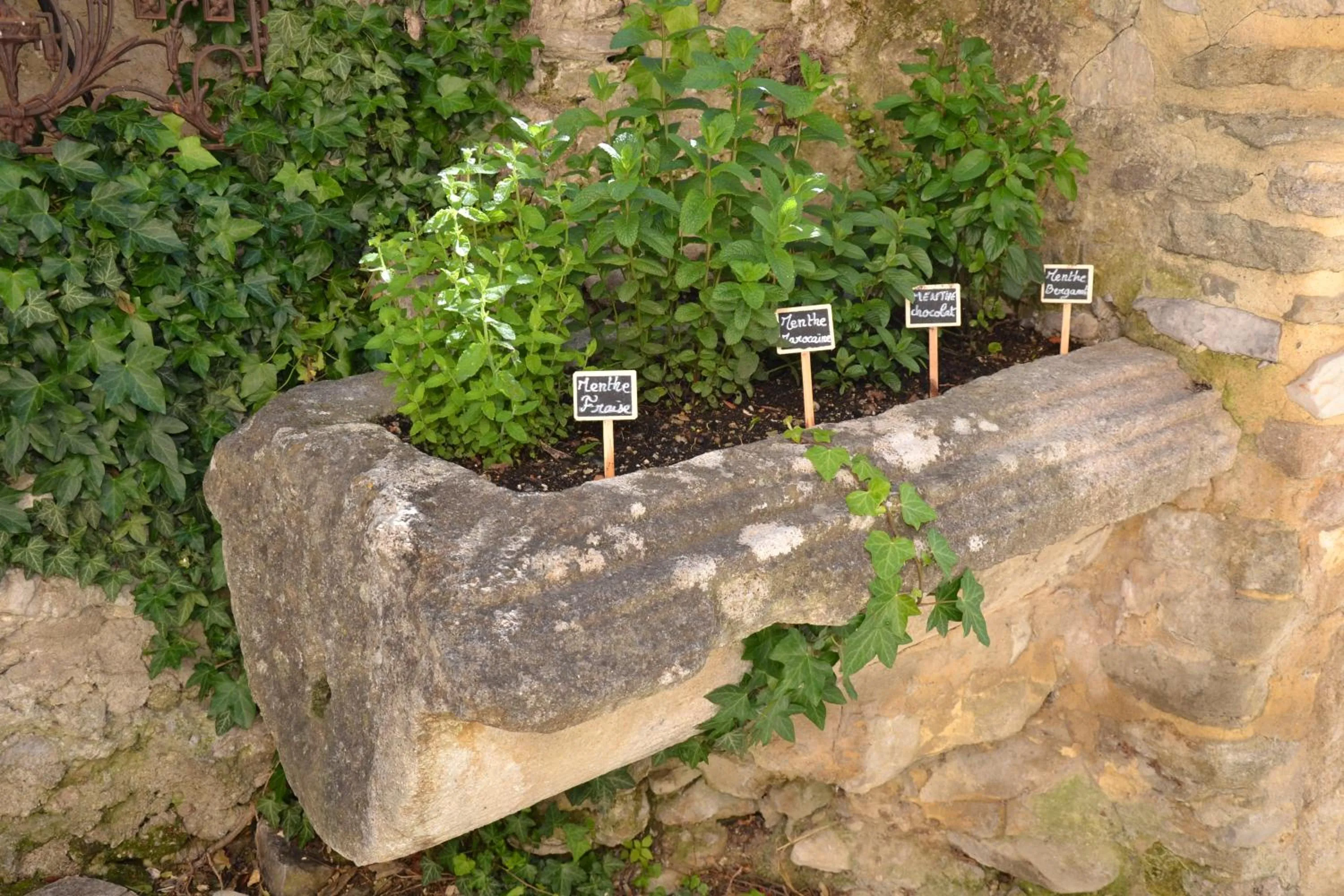 Decorative detail in Hôtel La Bastide de Vaison