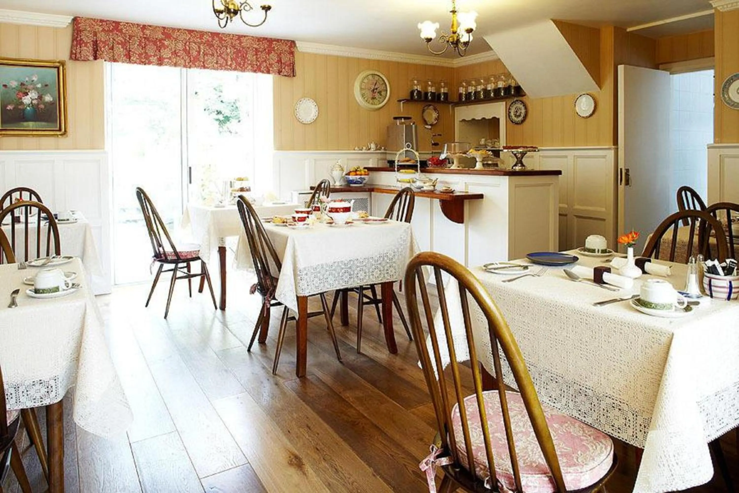 Restaurant/places to eat in Belvedere Lodge