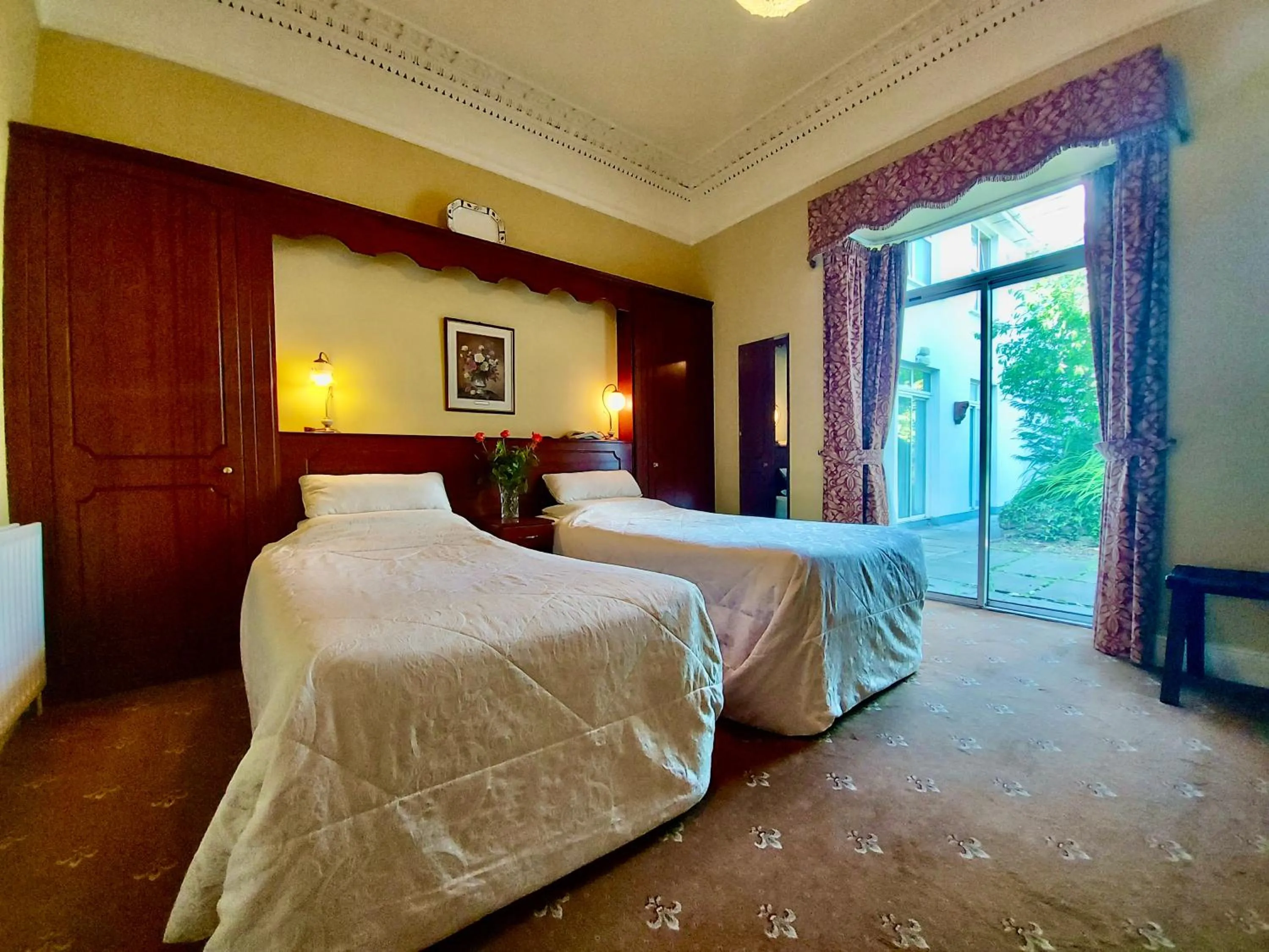 Bed in Belvedere Lodge