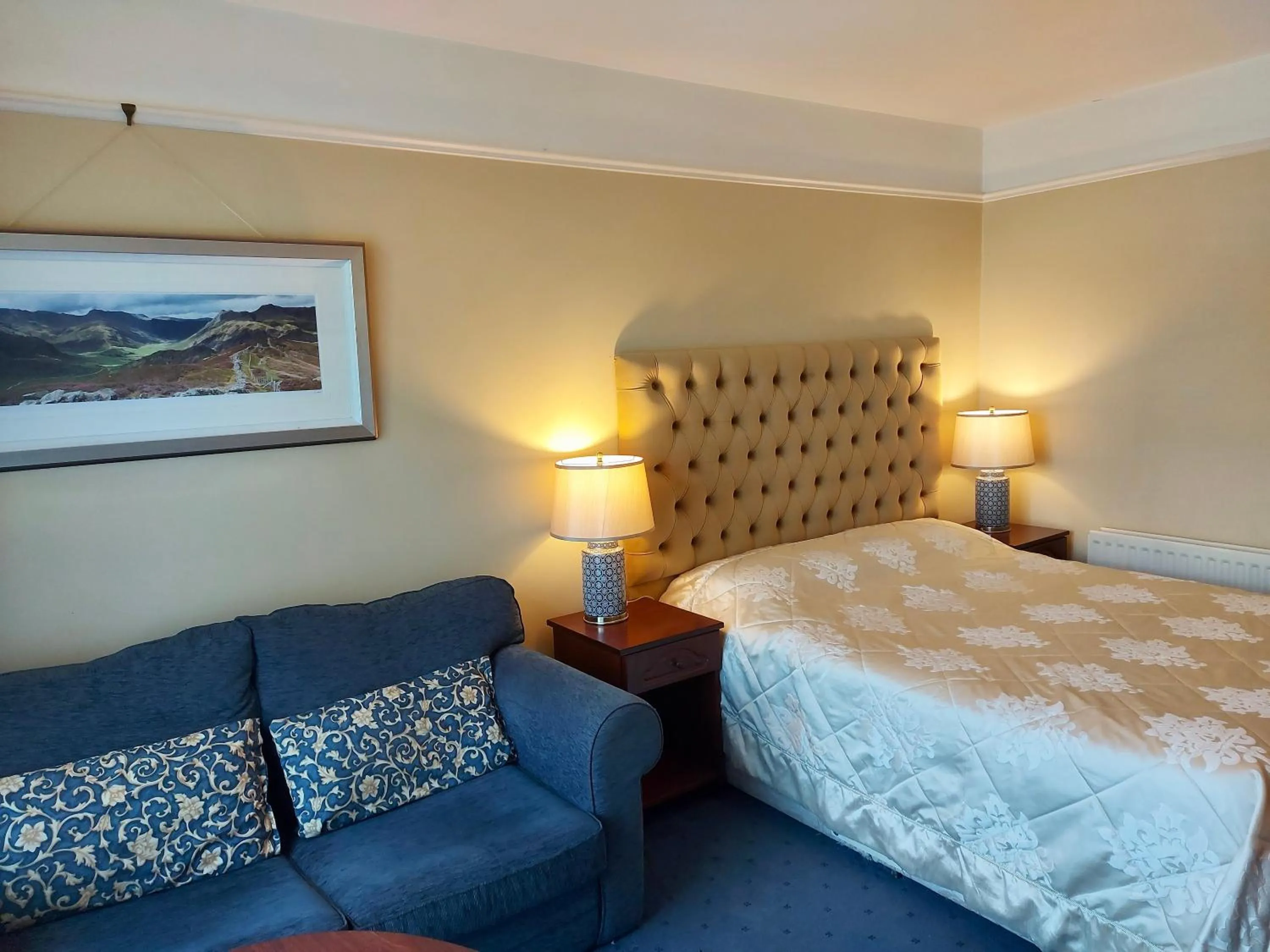 Bed in Belvedere Lodge