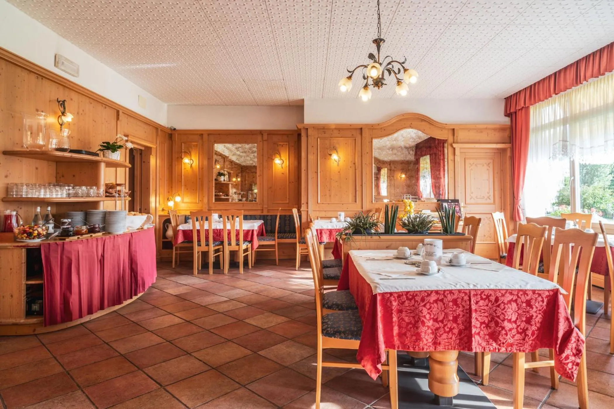 Restaurant/places to eat in Garnì Bellavista