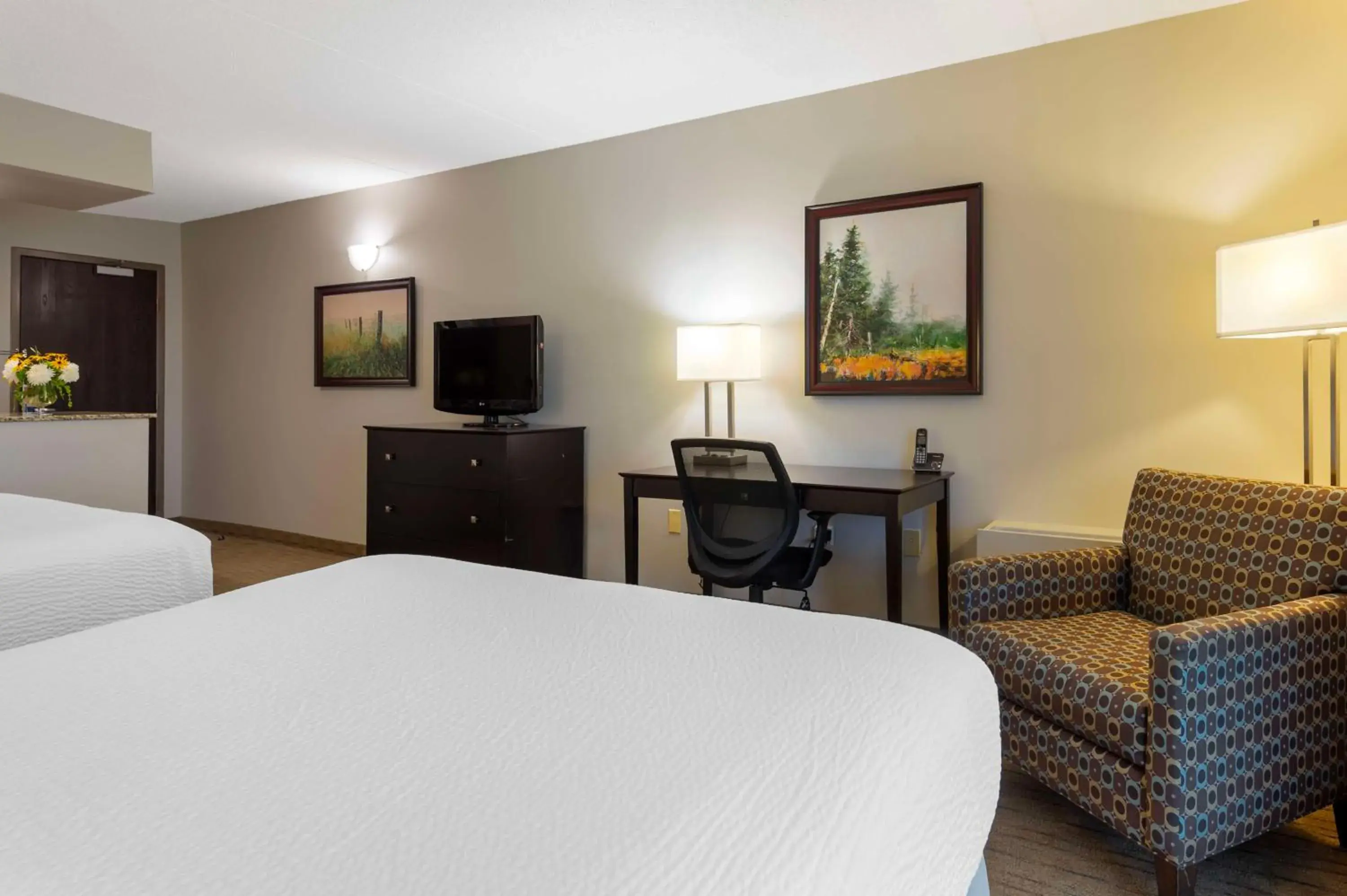 Queen Room with Two Queen Beds and Pool View - Non-Smoking in Best Western Pembroke Inn & Conference Centre Queen Room with Two Queen Beds and Pool View - Non-Smoking in Best Western Pembroke Inn & Conference Centre