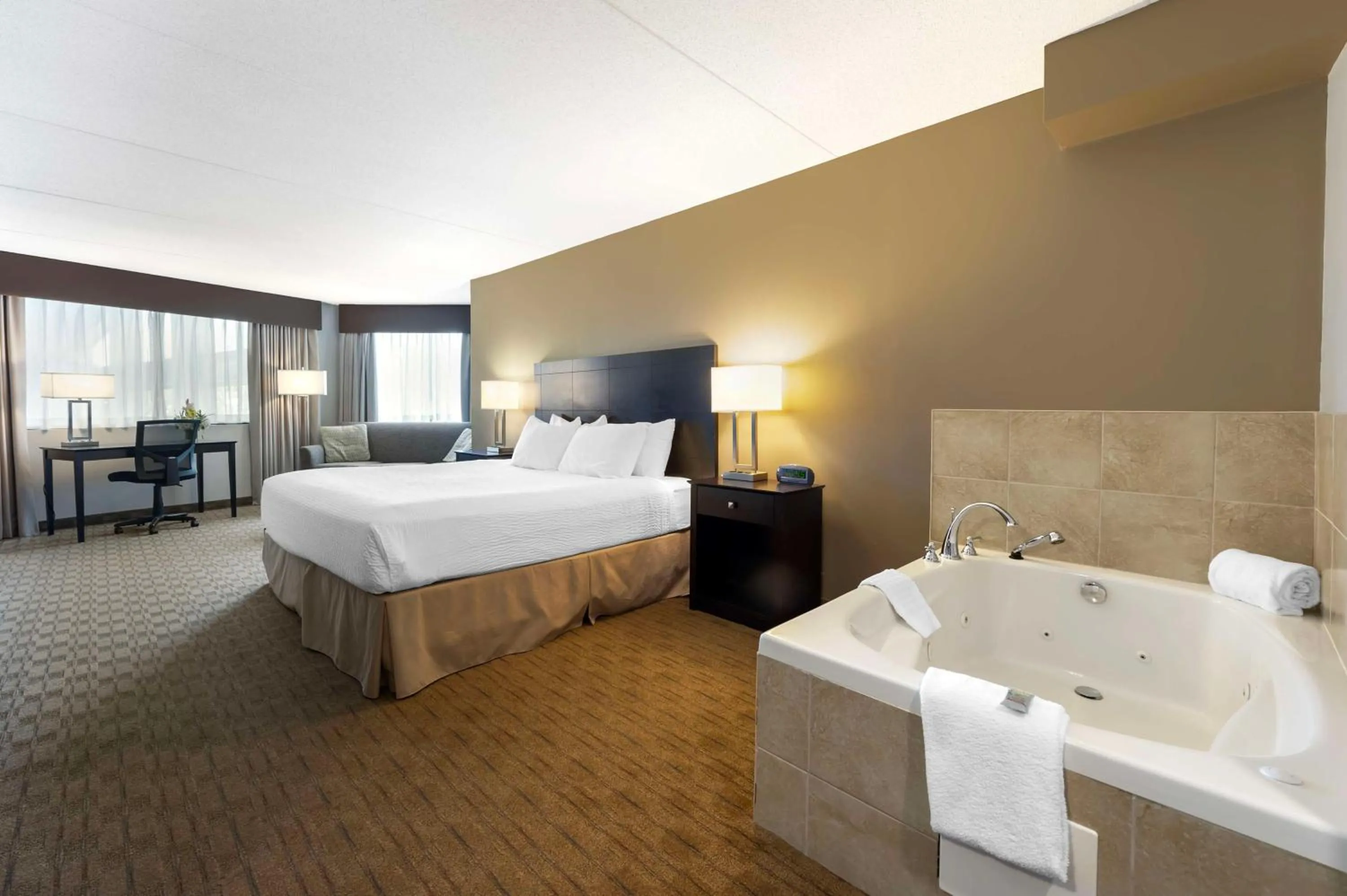 Bedroom, Bed in Best Western Pembroke Inn & Conference Centre