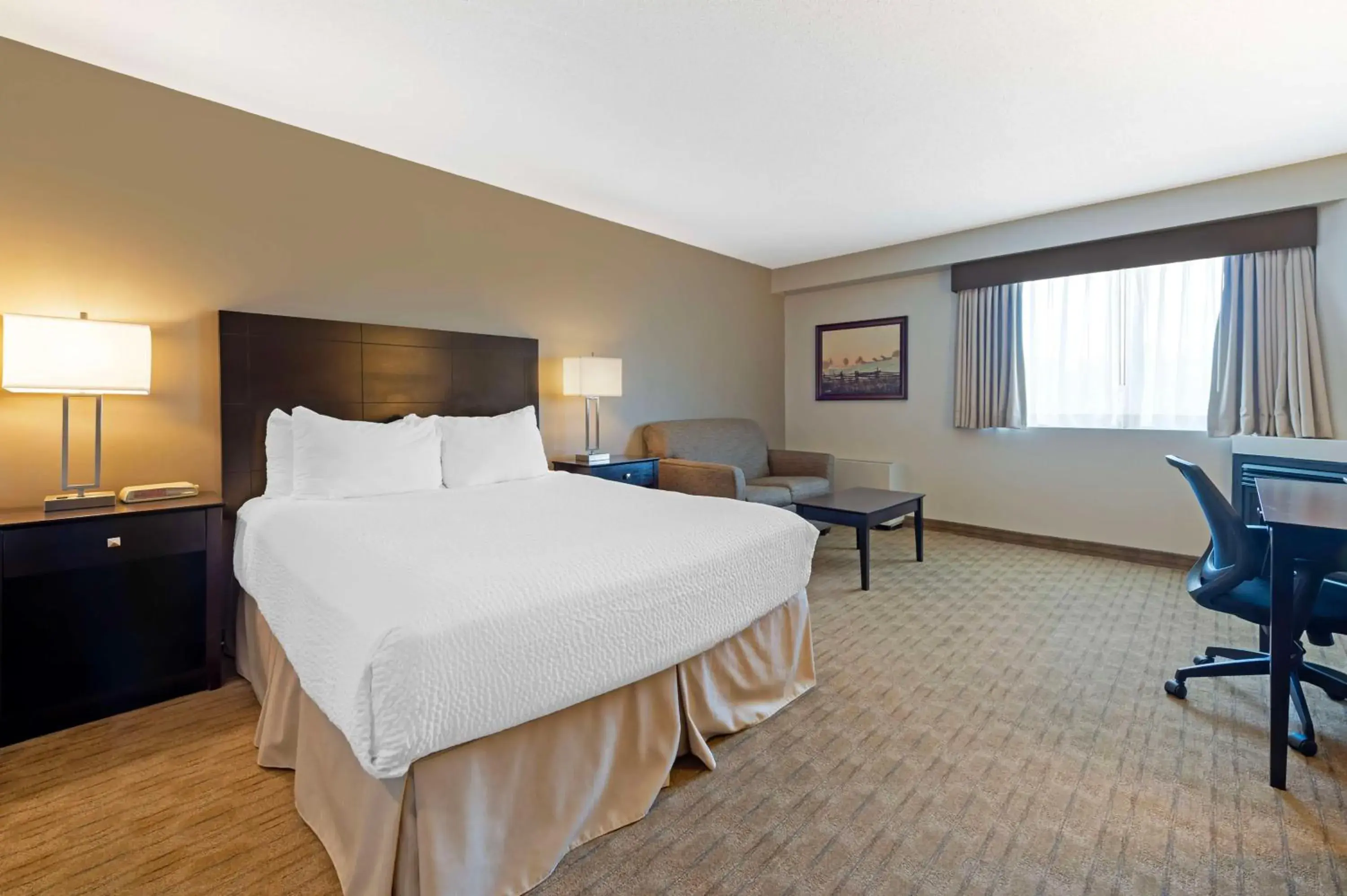 Queen Room with Fireplace - Non-Smoking in Best Western Pembroke Inn & Conference Centre Queen Room with Fireplace - Non-Smoking in Best Western Pembroke Inn & Conference Centre