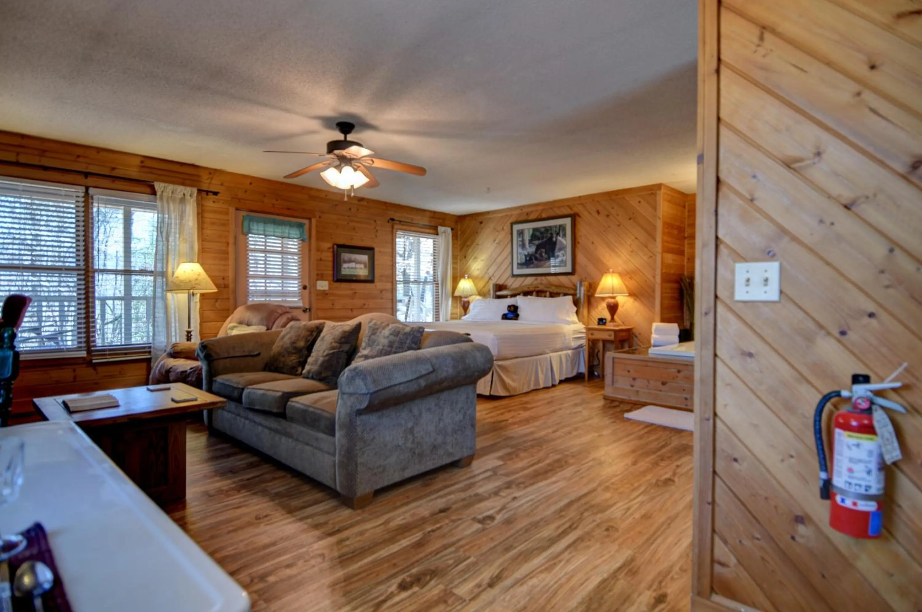 Bed in Blue Mountain Mist Country Inn