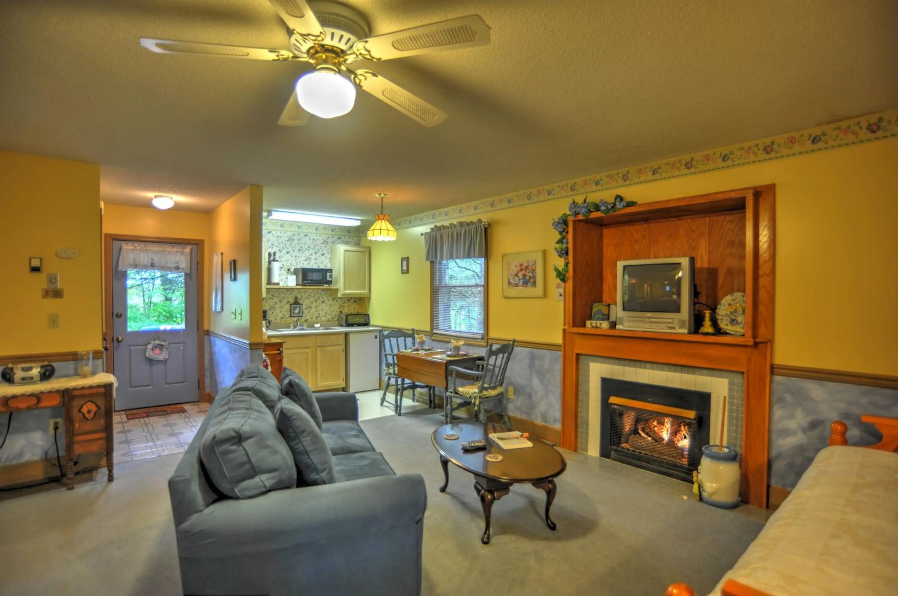 Seating area in Blue Mountain Mist Country Inn