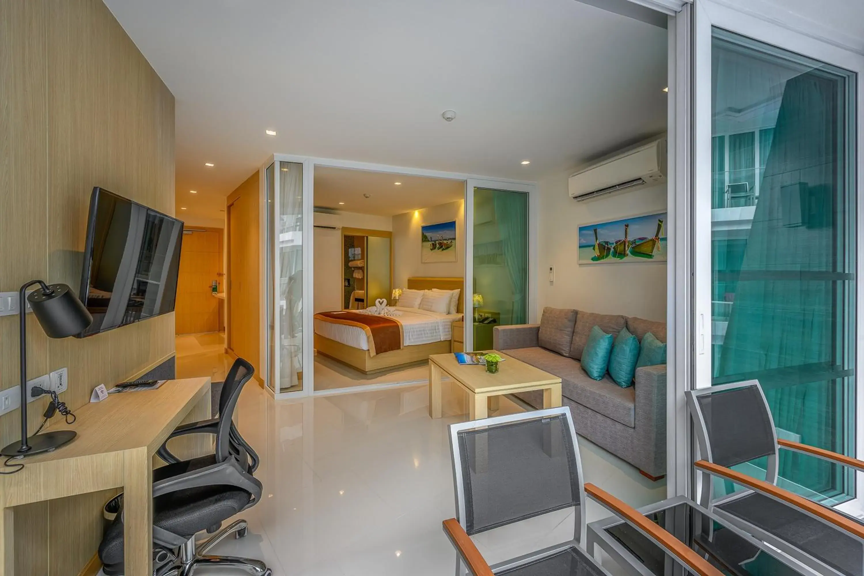 One Bedroom Suite in The Beachfront Hotel Phuket One Bedroom Suite in The Beachfront Hotel Phuket