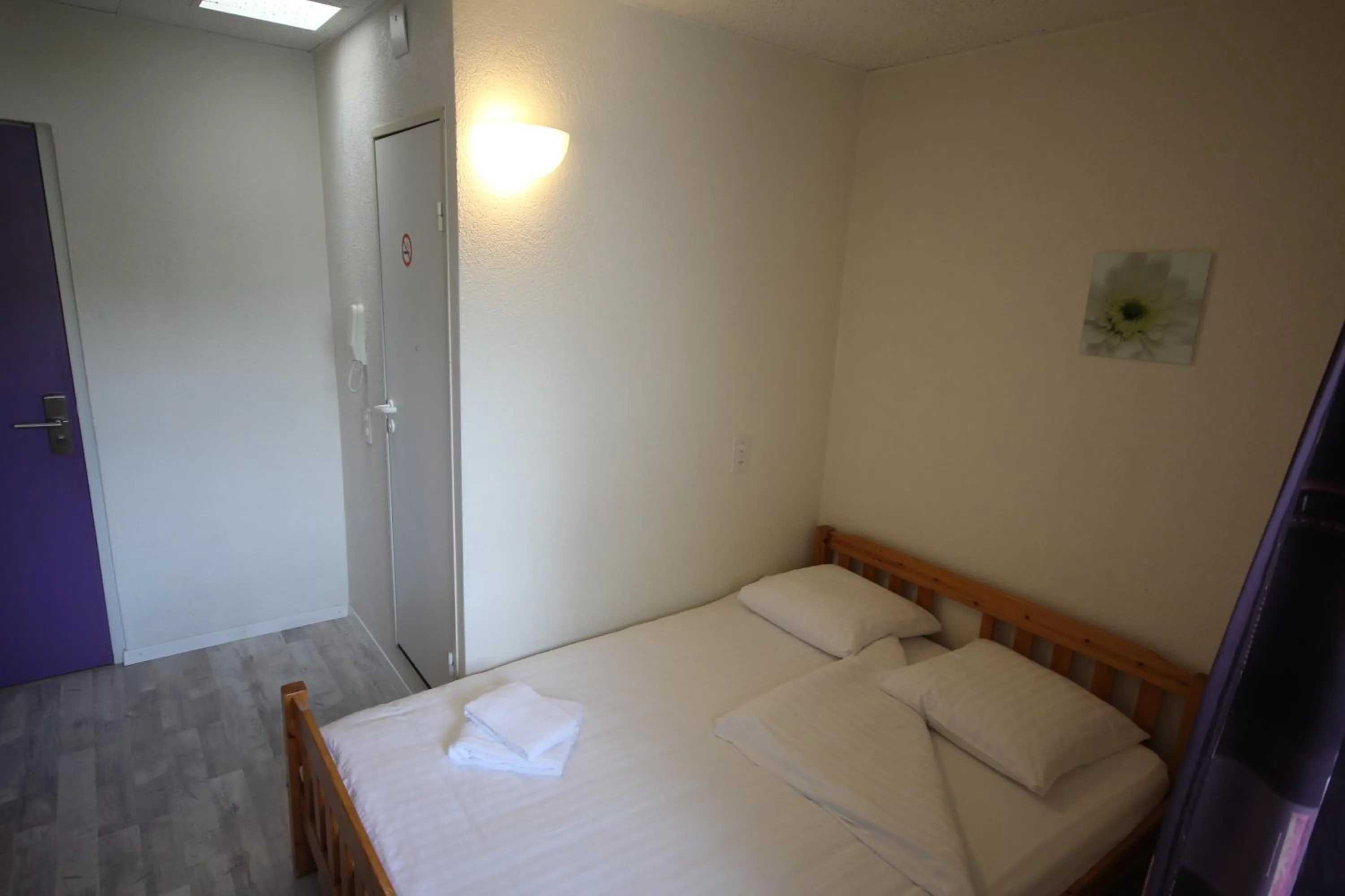 Photo of the whole room, Bed in Hotel Abaca