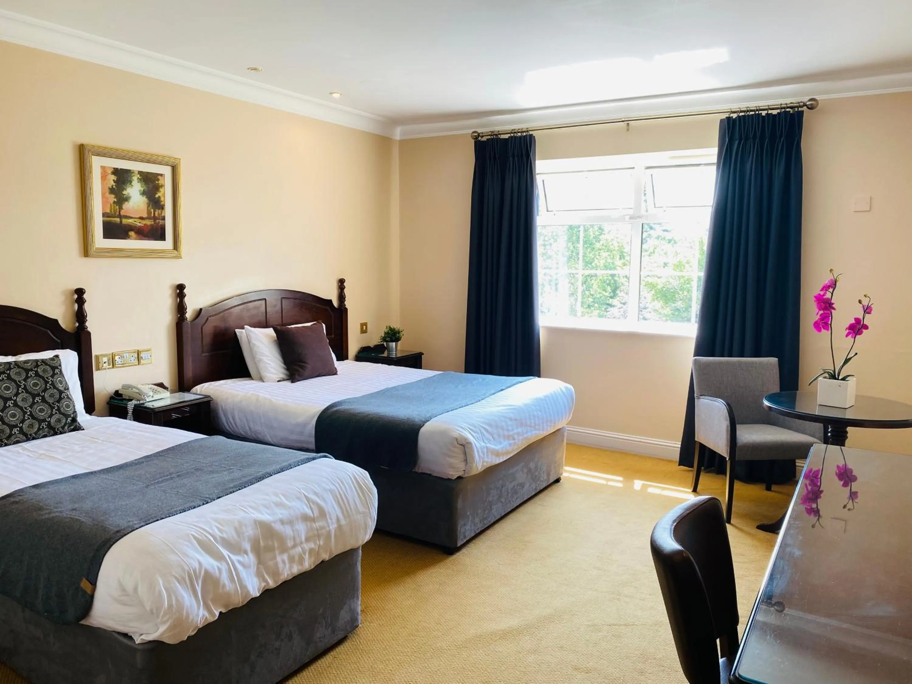 Bedroom, Bed in Twin Trees Hotel & Leisure Club