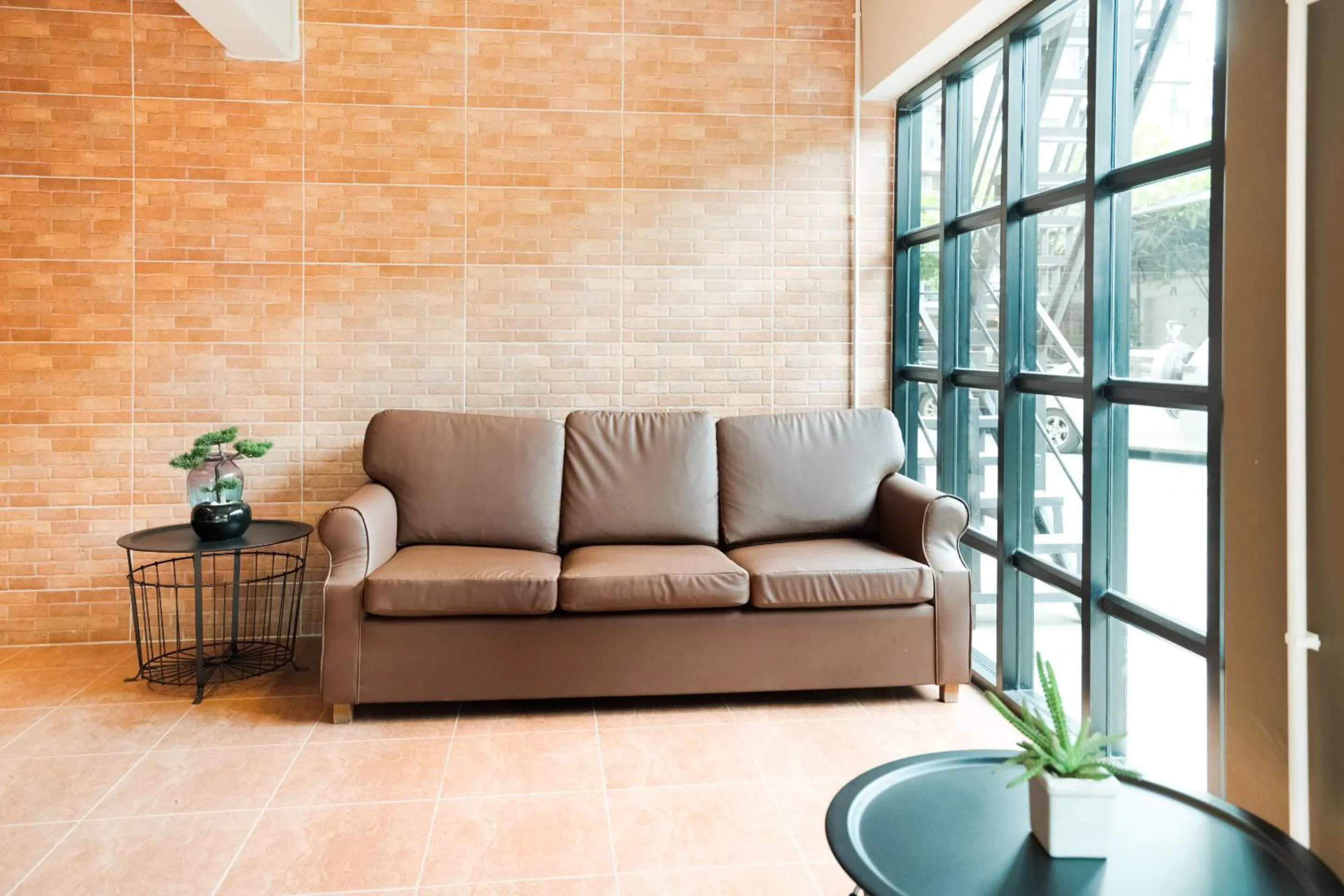 Seating area in Matini Ratchada 32