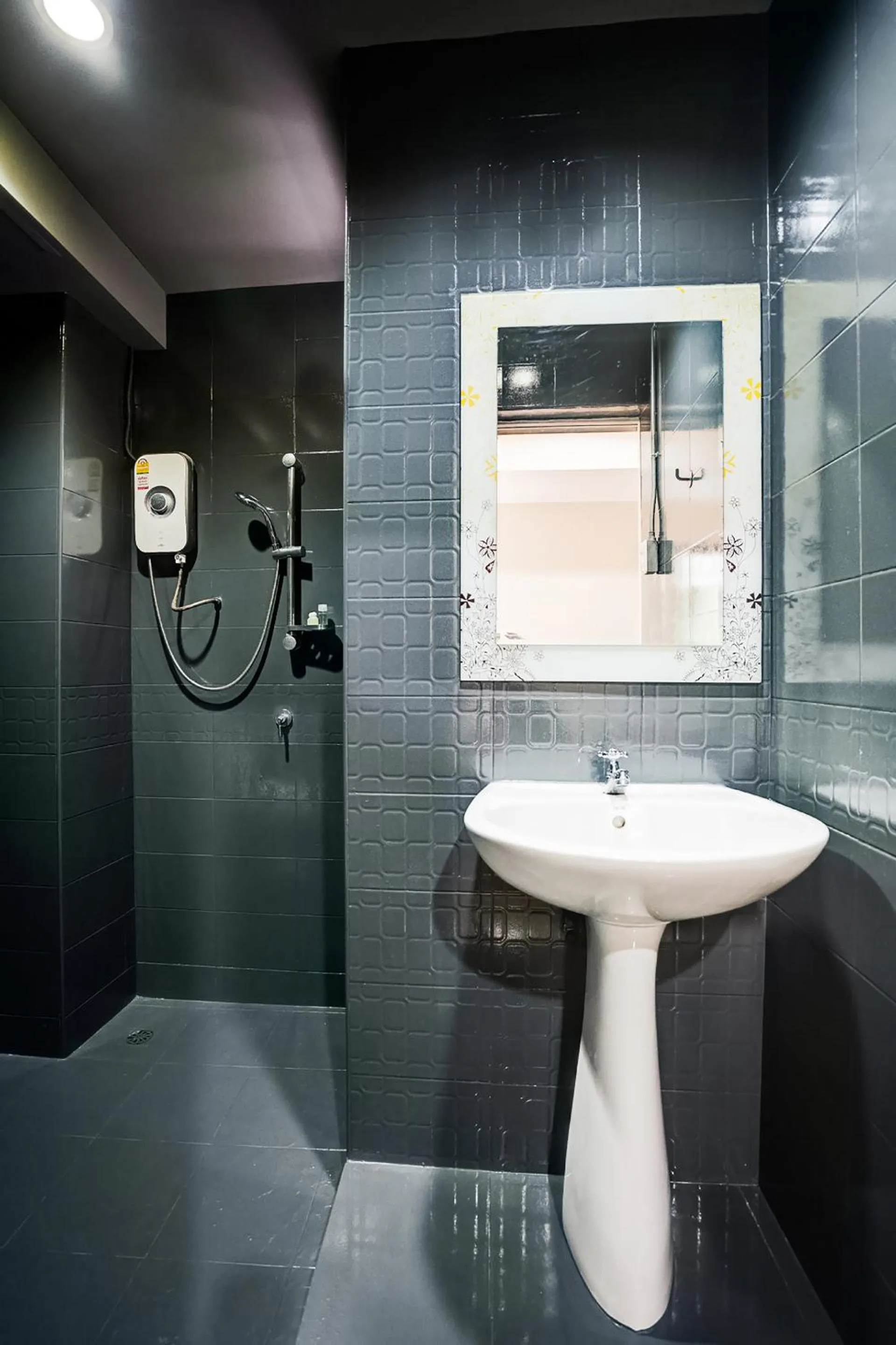 Bathroom in Matini Ratchada 32