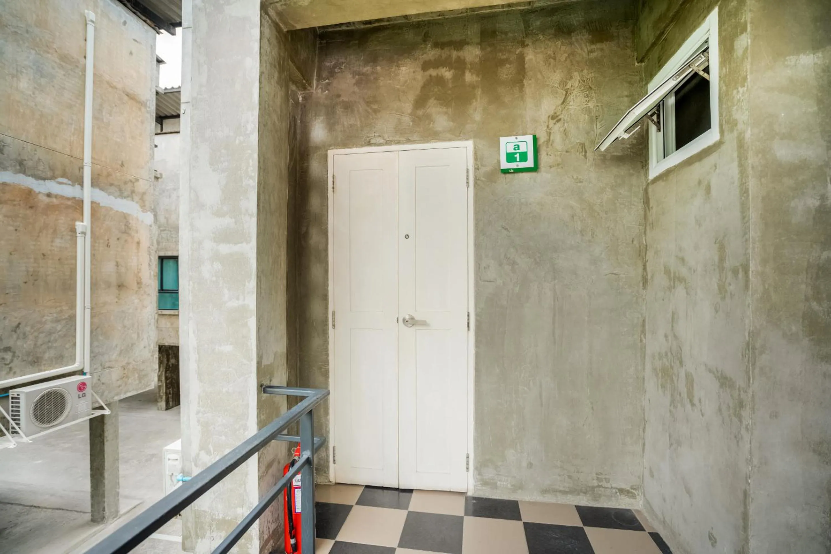 Property building in Matini Ratchada 32