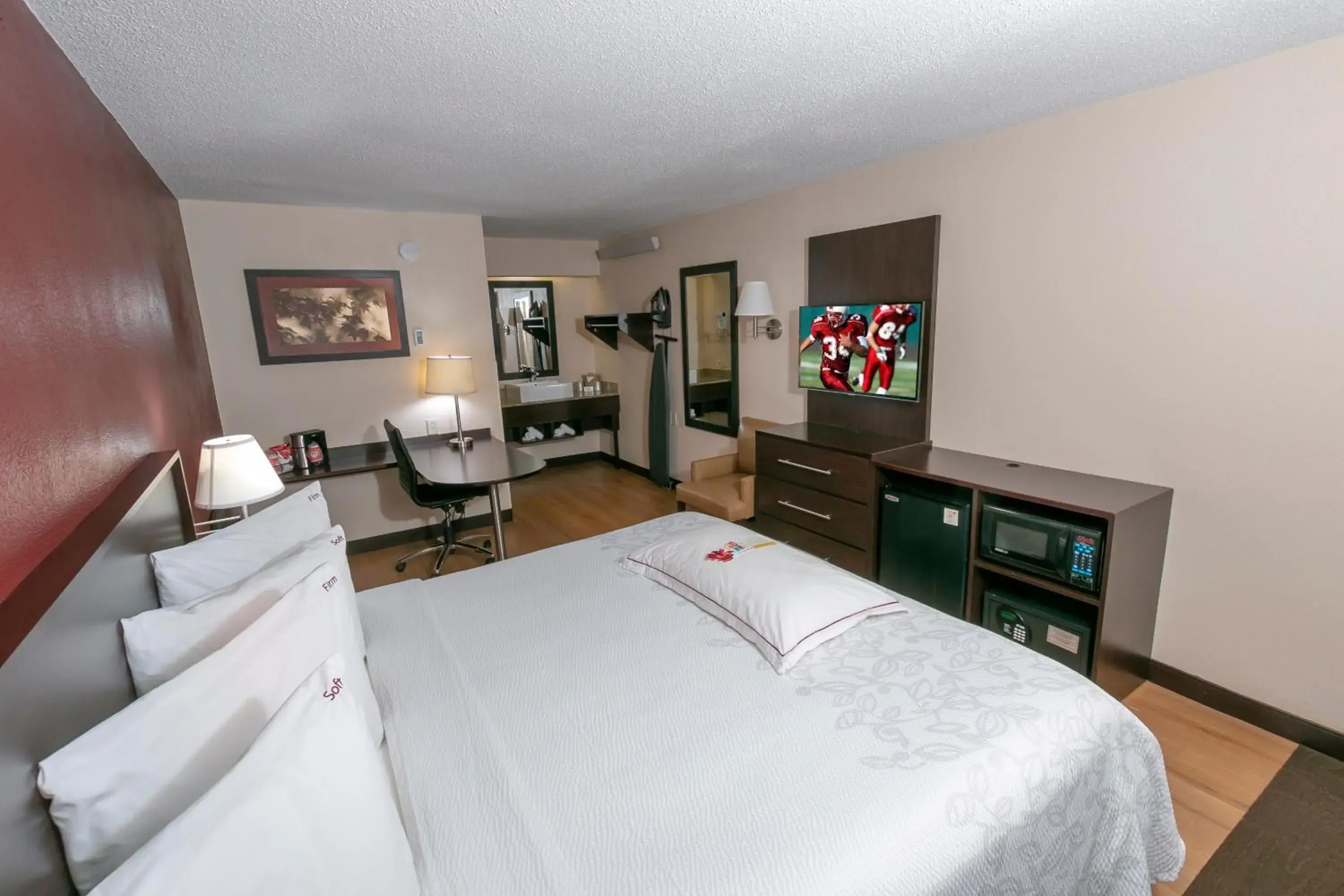 Premium King Room Disability Access Smoke Free (Upgraded Bedding & Snack) in Red Roof Inn PLUS+ Nashville Fairgrounds Premium King Room Disability Access Smoke Free (Upgraded Bedding & Snack) in Red Roof Inn PLUS+ Nashville Fairgrounds
