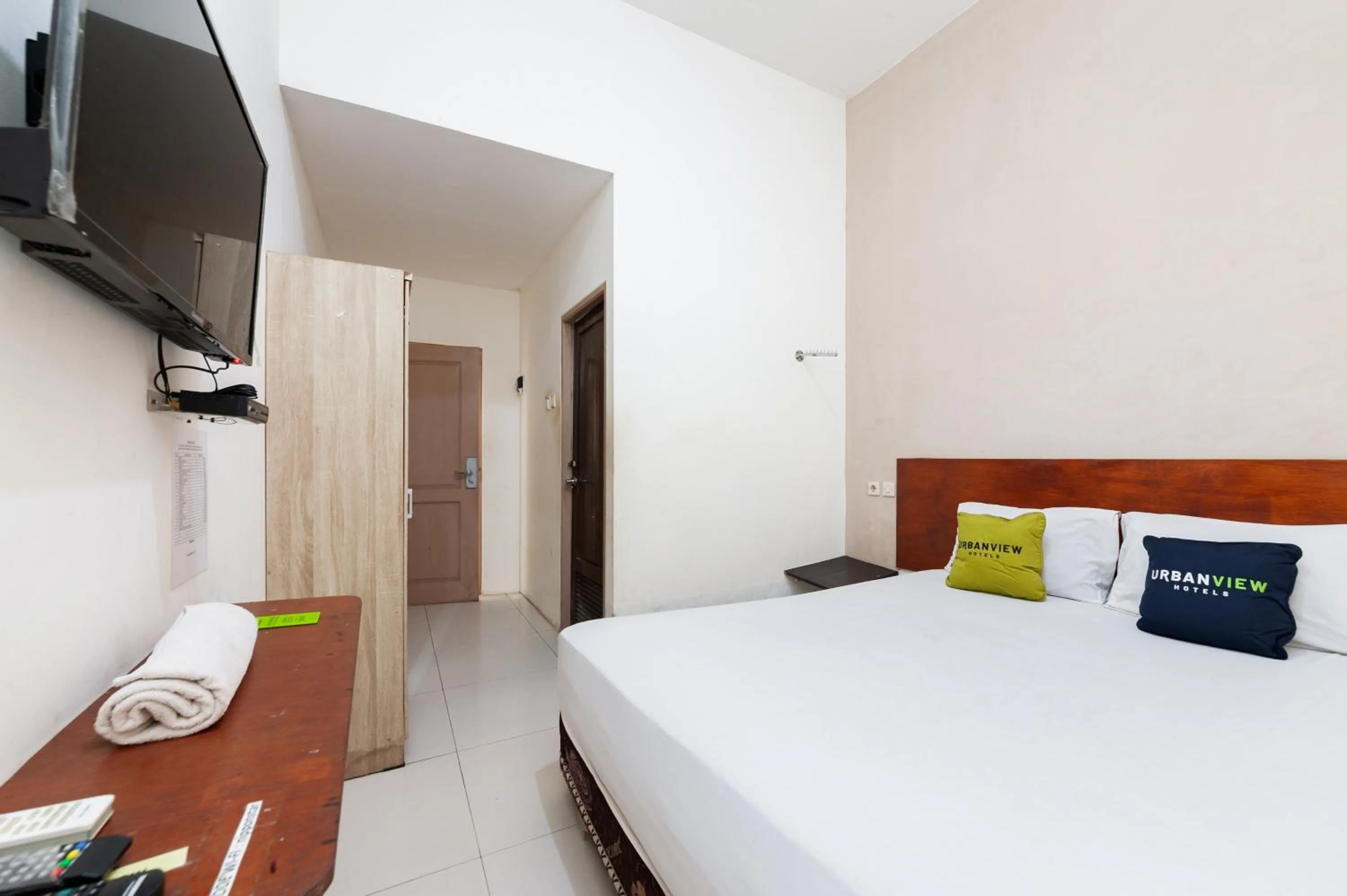 Bedroom, Bed in Urbanview Hotel AVA Banjarmasin by RedDoorz
