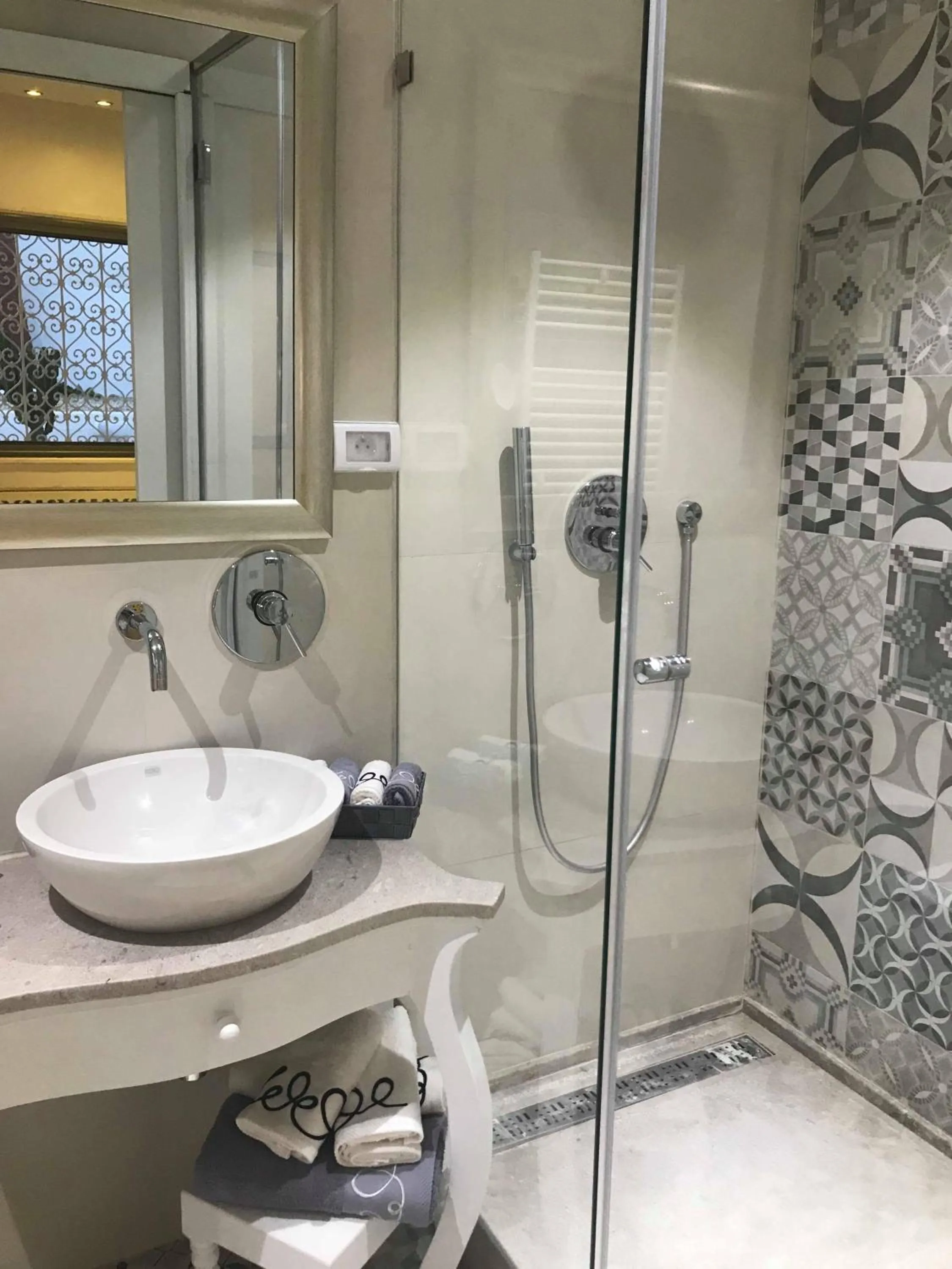 Shower in Dar Corniche La Marsa (Adults Only)