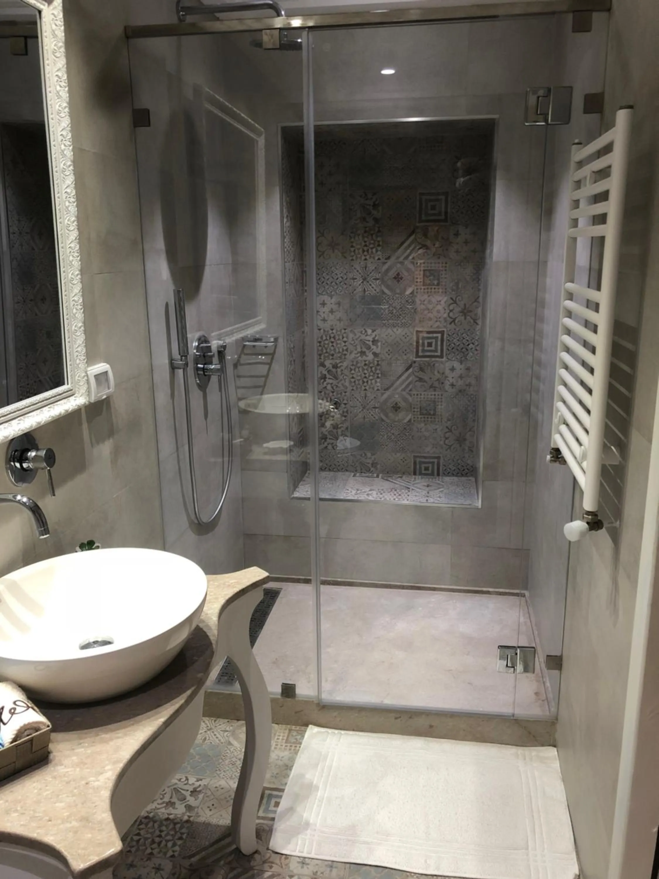 Shower in Dar Corniche La Marsa (Adults Only)