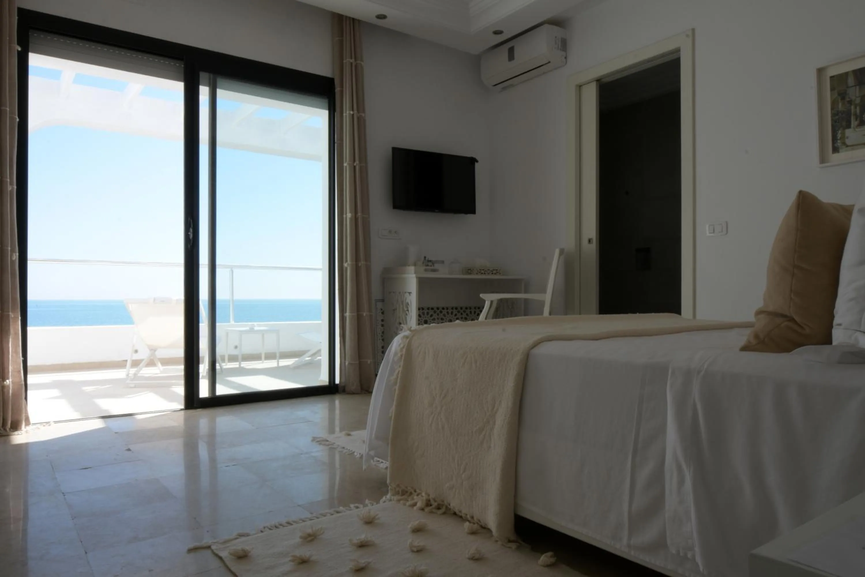 Balcony/Terrace, Bed in Dar Corniche La Marsa (Adults Only)