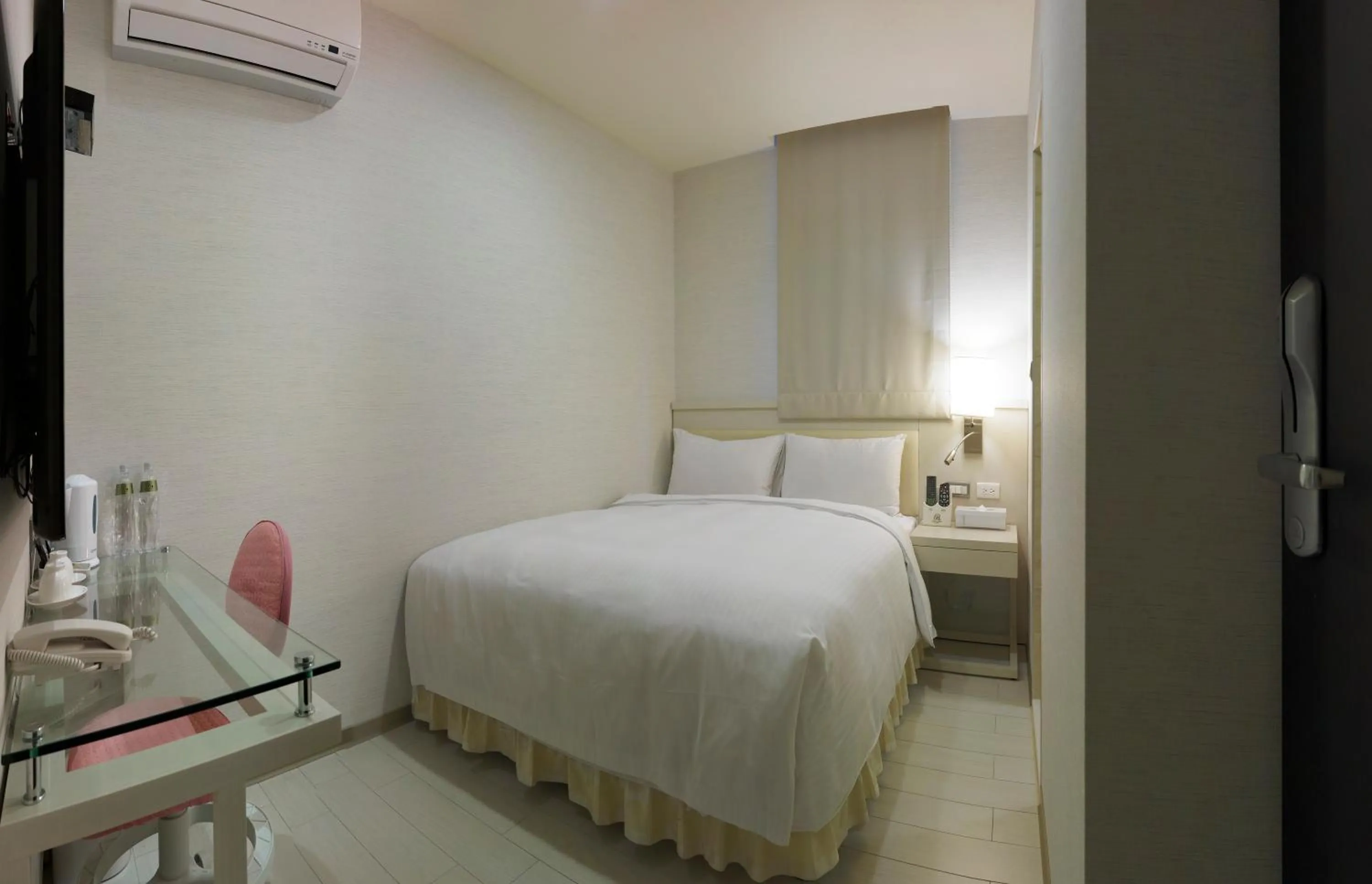 Bedroom, Bed in Shihlin Metro Home