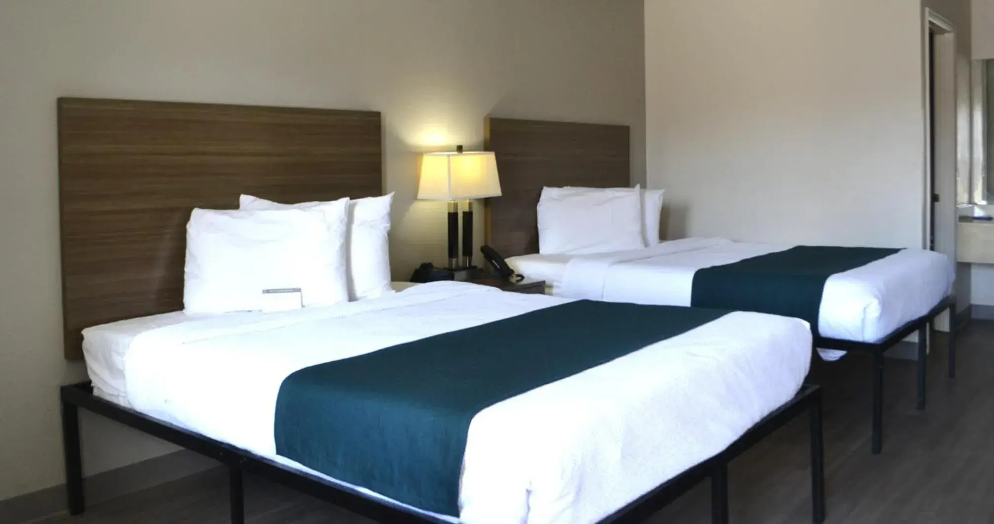 Queen Room with Two Queen Beds - Smoking in Studio 6 Suites Chattanooga TN Lookout Mtn. Queen Room with Two Queen Beds - Smoking in Studio 6 Suites Chattanooga TN Lookout Mtn.