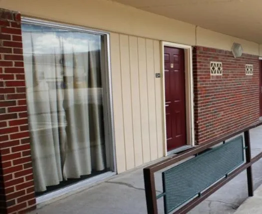 Facade/entrance in Speedway Inn