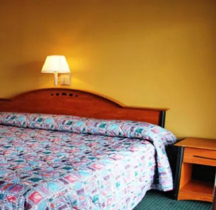 Bed in Speedway Inn