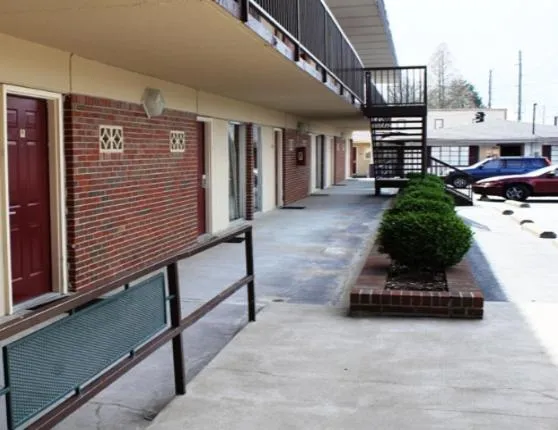 Facade/entrance in Speedway Inn