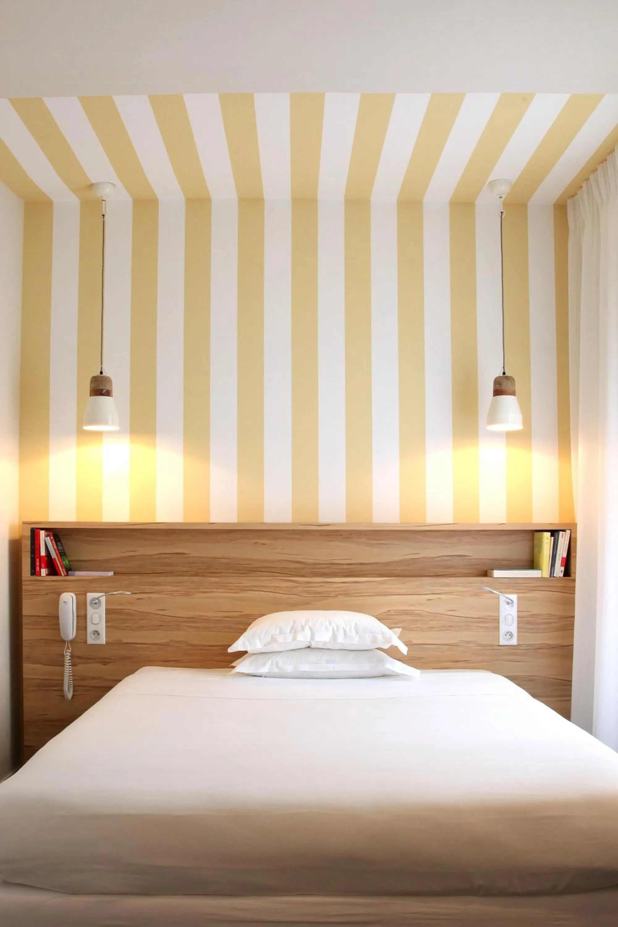 Bedroom, Bed in Hôtel et Apparts Marin