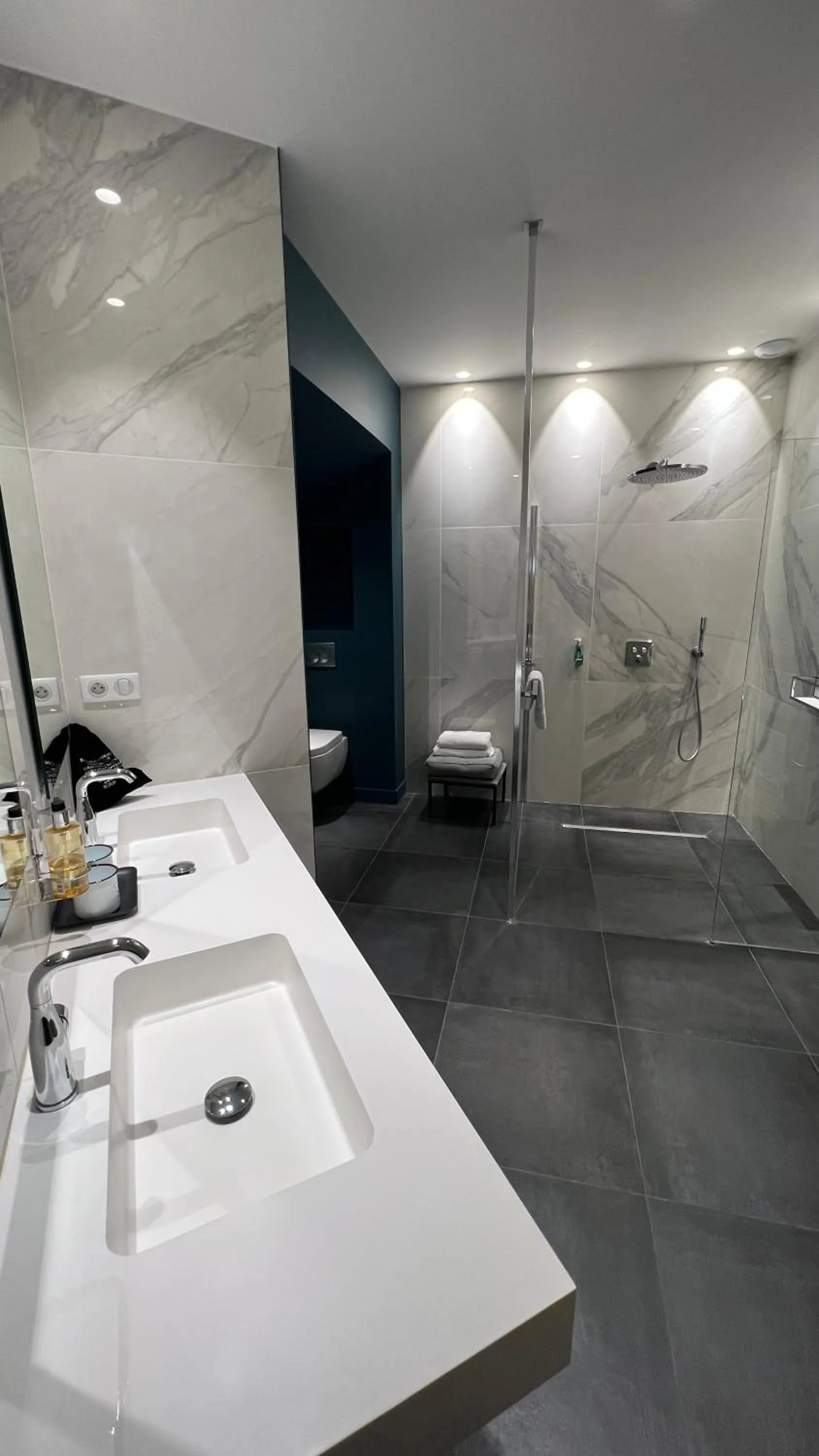 Bathroom in Hôtel et Apparts Marin