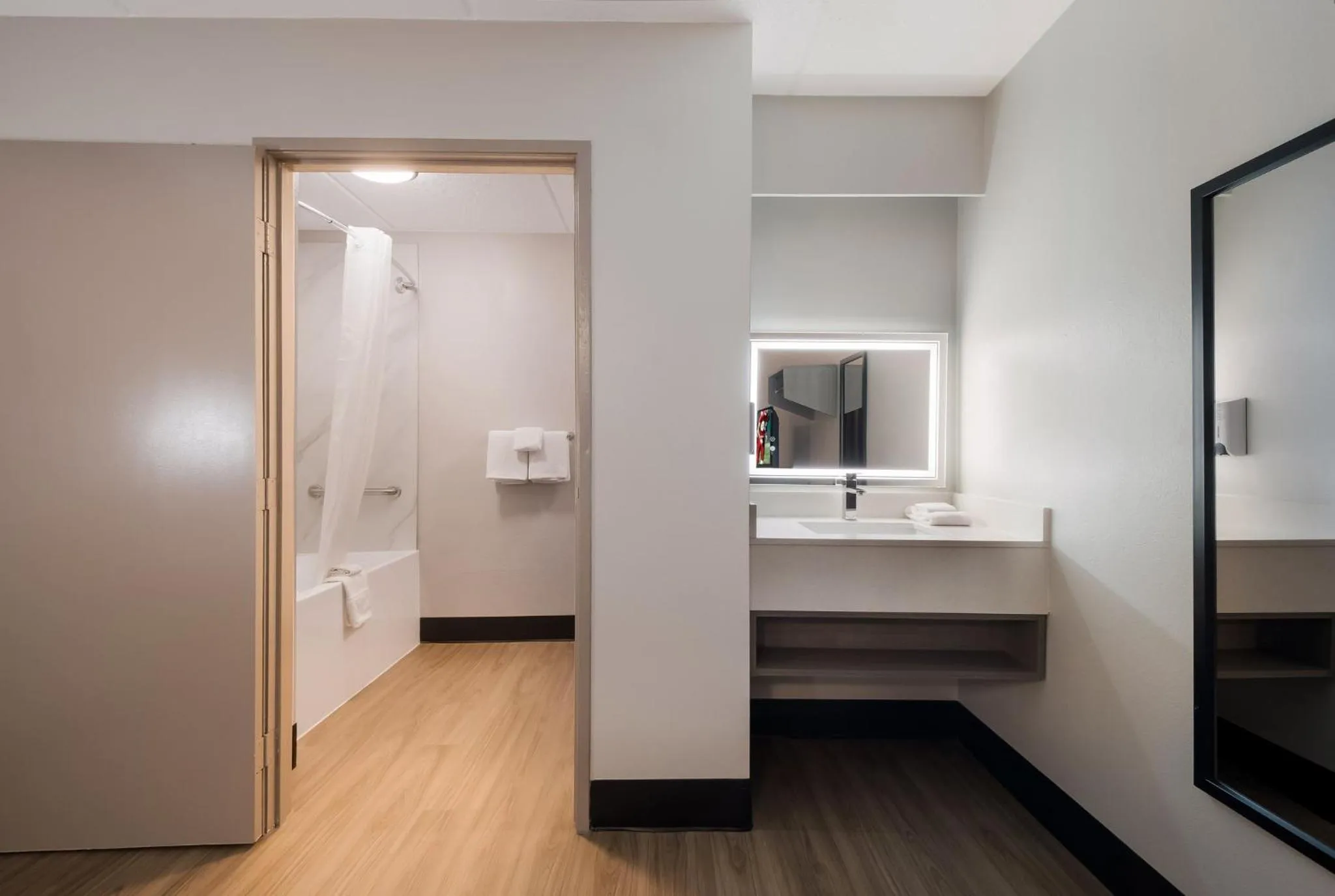 Bathroom in Red Roof Inn Chattanooga - Hamilton Place