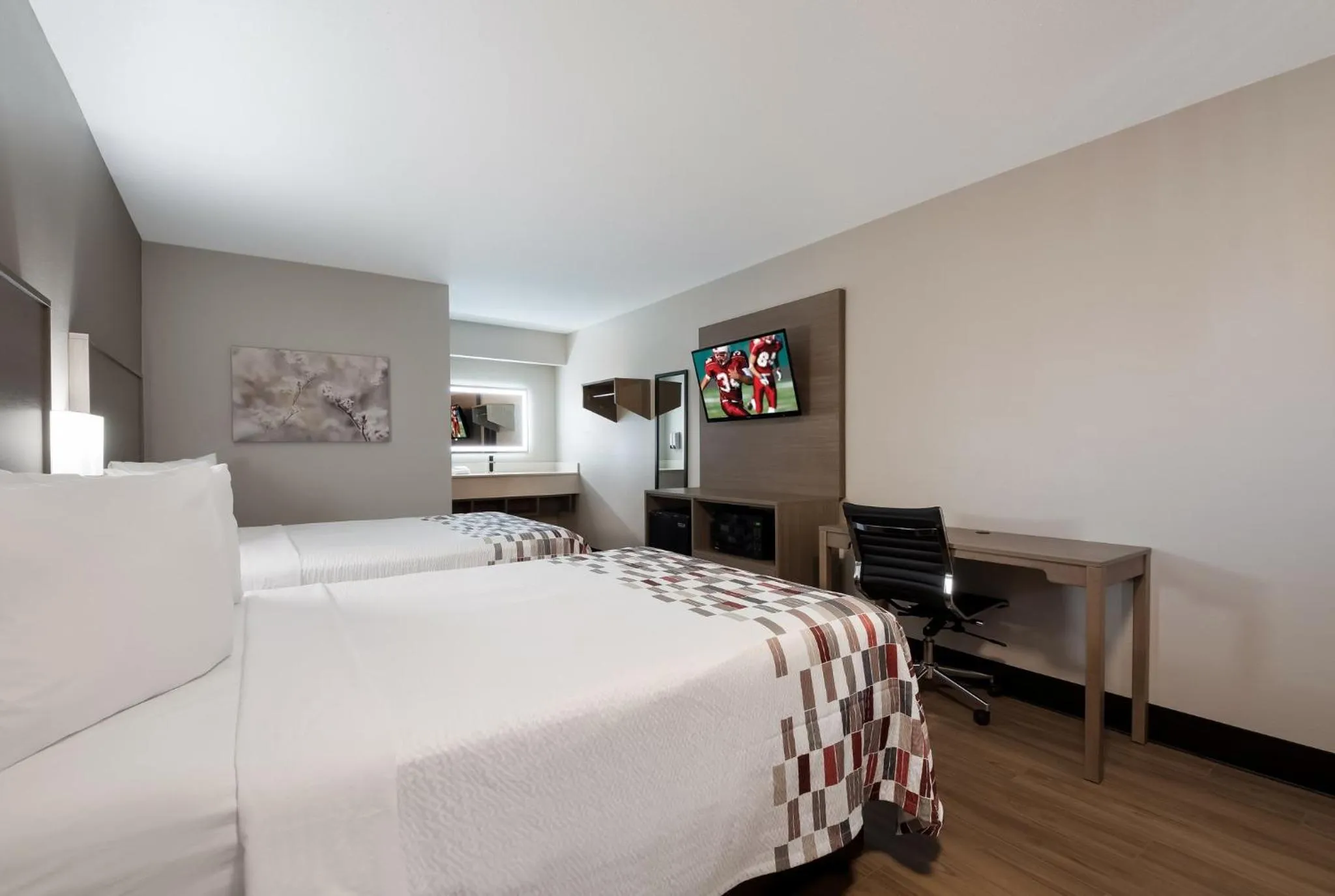 Photo of the whole room, Bed in Red Roof Inn Chattanooga - Hamilton Place